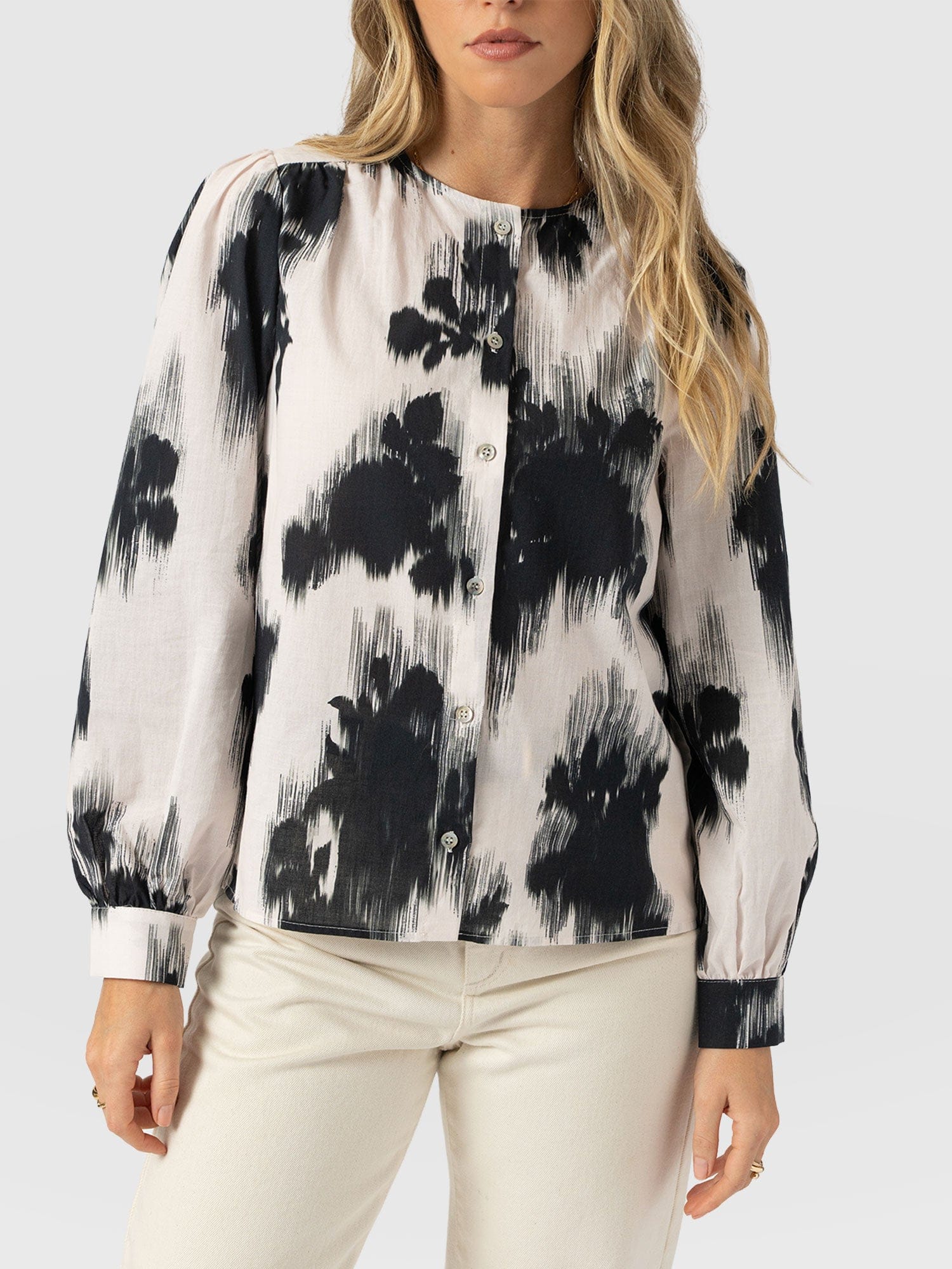 Amelie Blouse - White Fade Floral - Women's Blouses | Saint and Sofia® EU