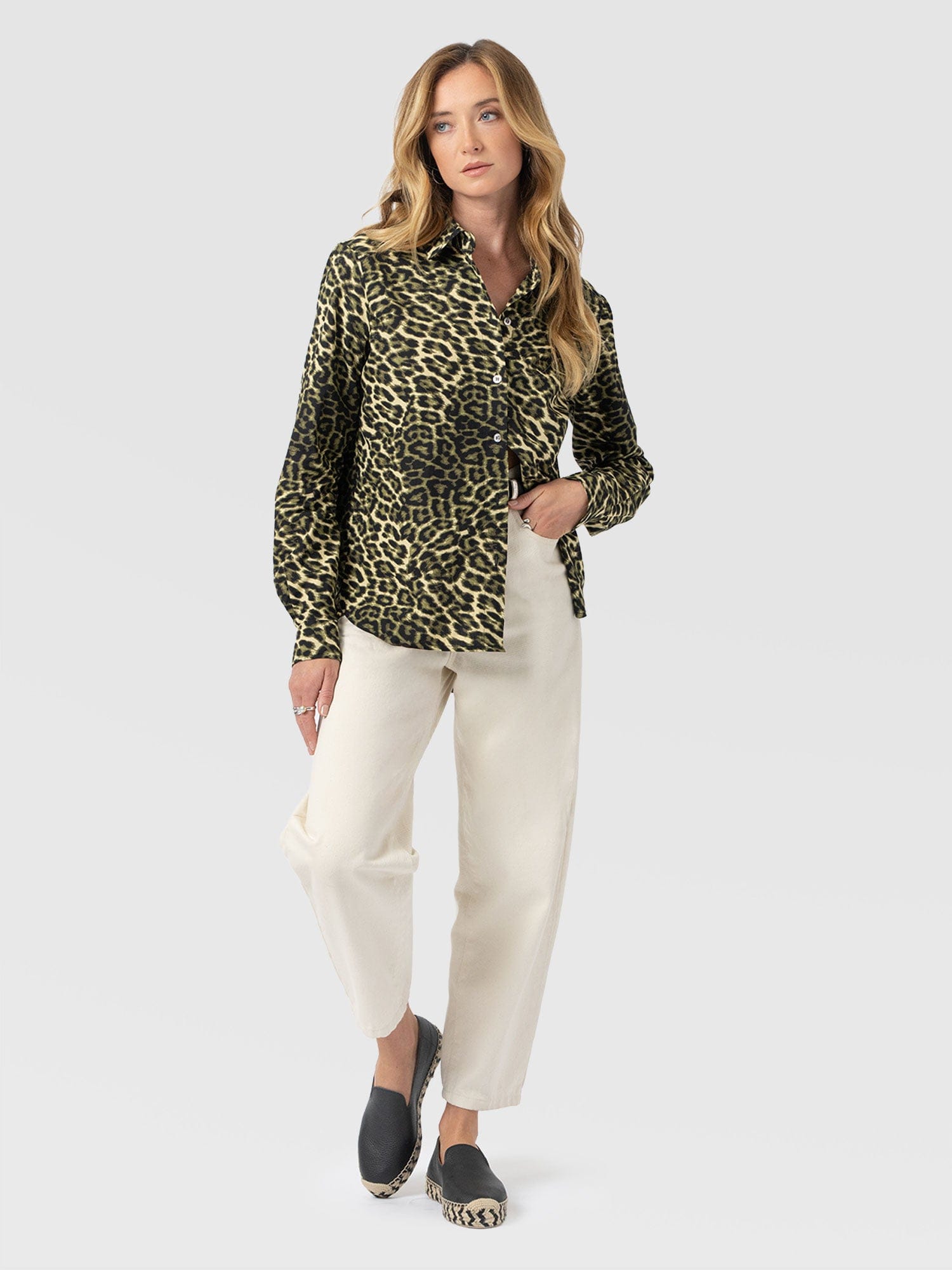 Anneliese Shirt - Green Leopard - Women's Blouses | Saint + Sofia® EU