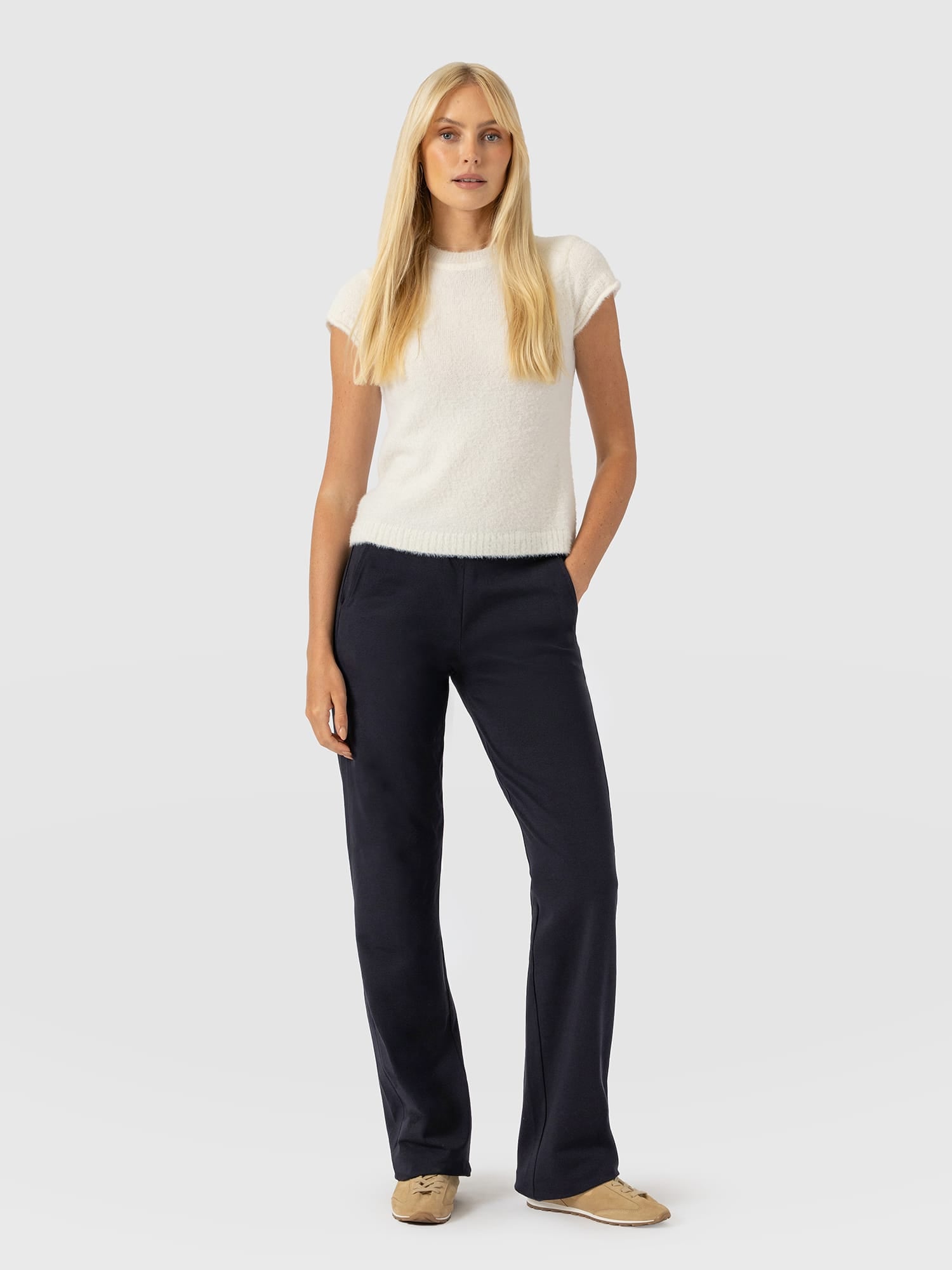 Apartment Pant Navy - Women's Trousers | Saint and Sofia® EU