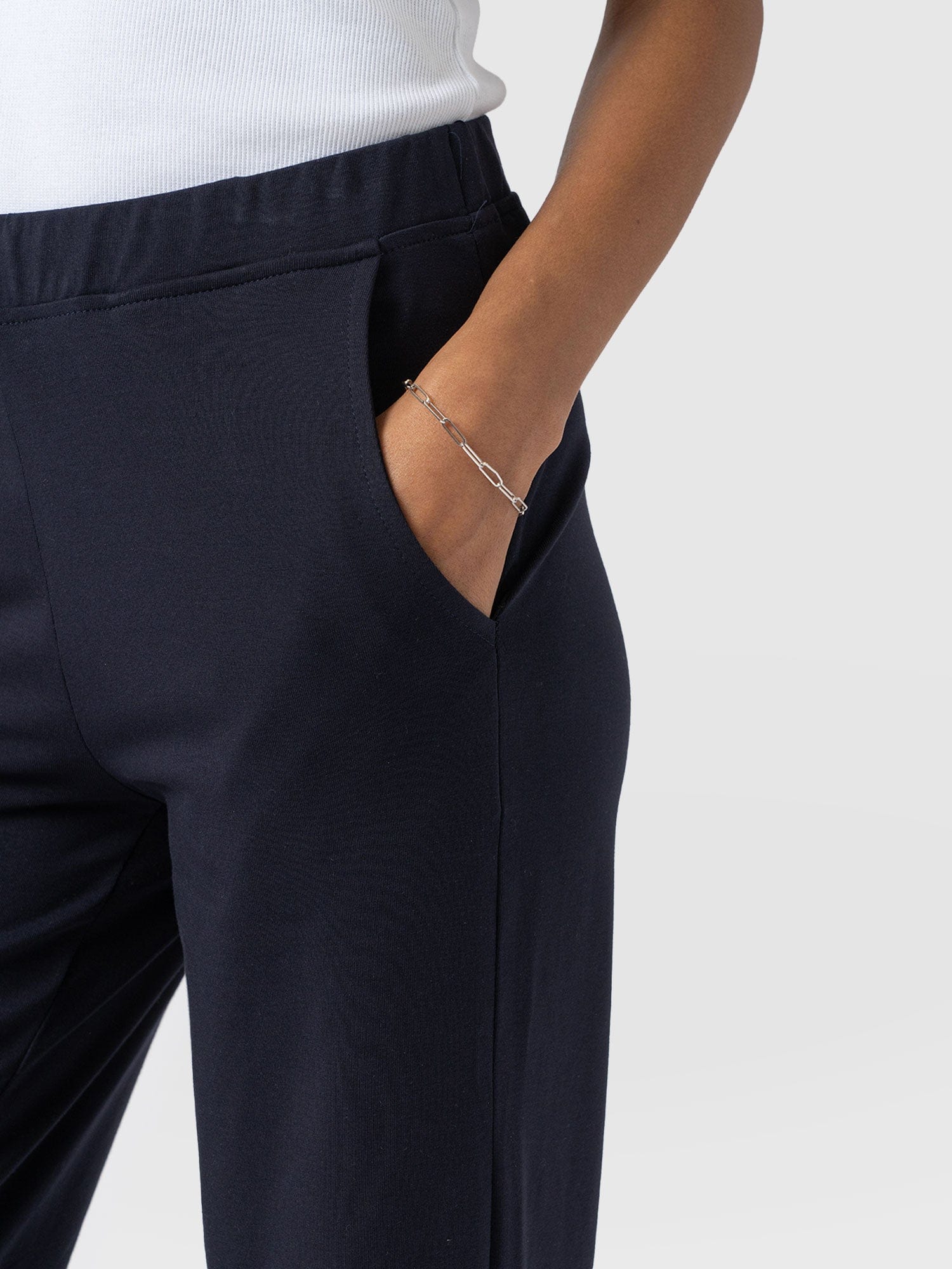 Apartment Pant Navy - Women's Trousers | Saint and Sofia® EU