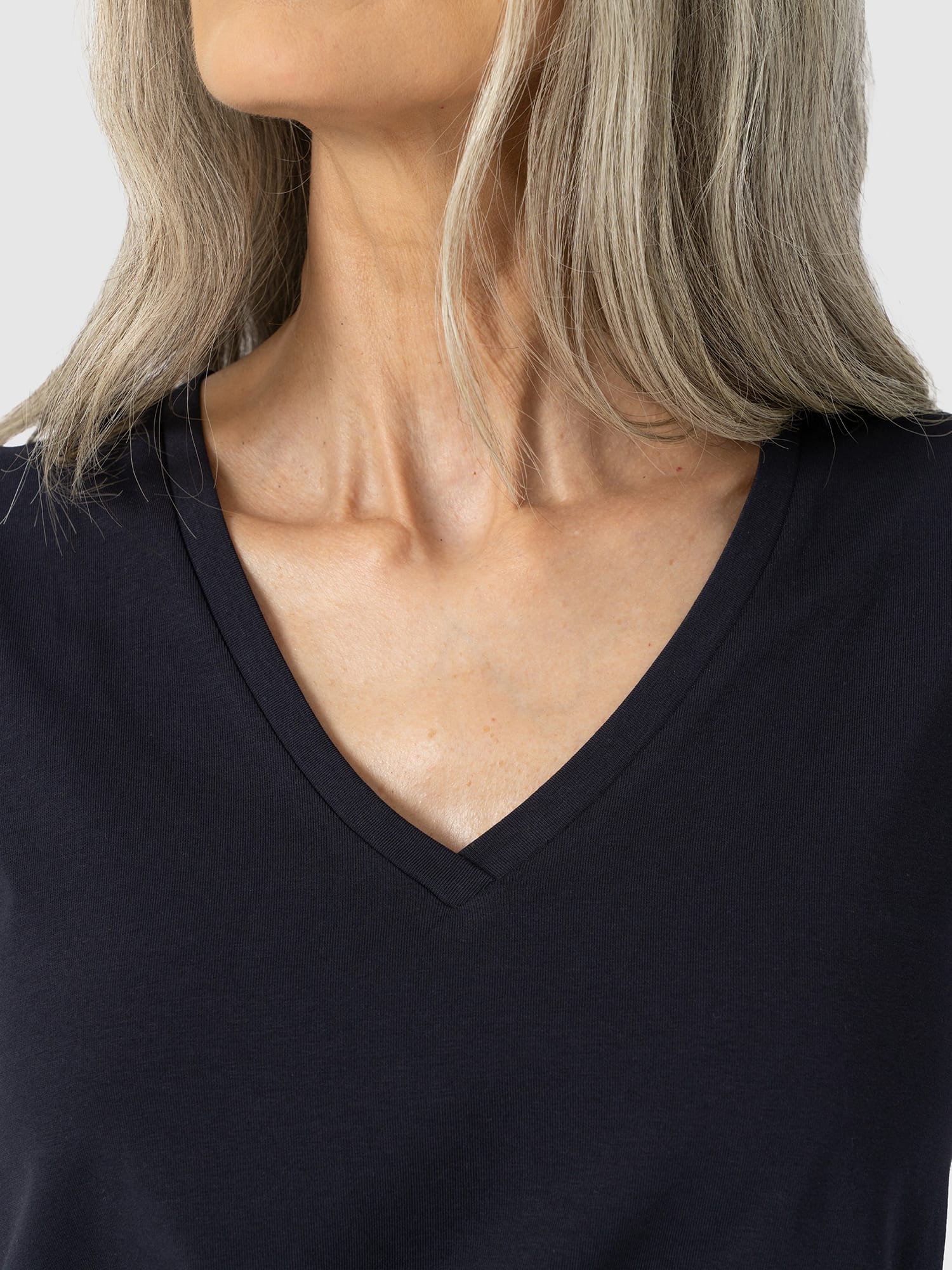 Apartment Tee Navy - Women's T-Shirts | Saint and Sofia® EU