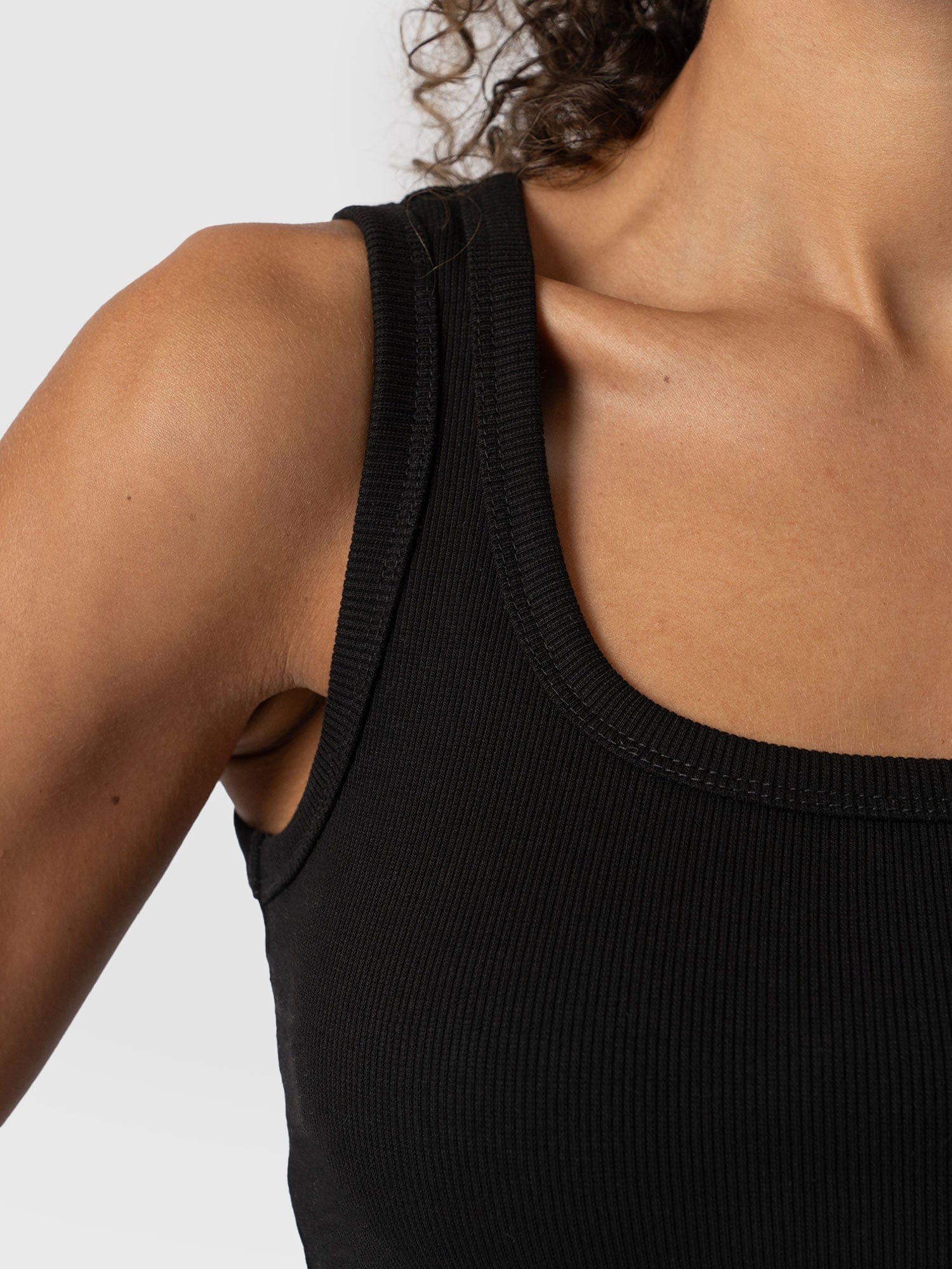 Asher Scoop Neck Vest Black - Women's Vests | Saint + Sofia® EU