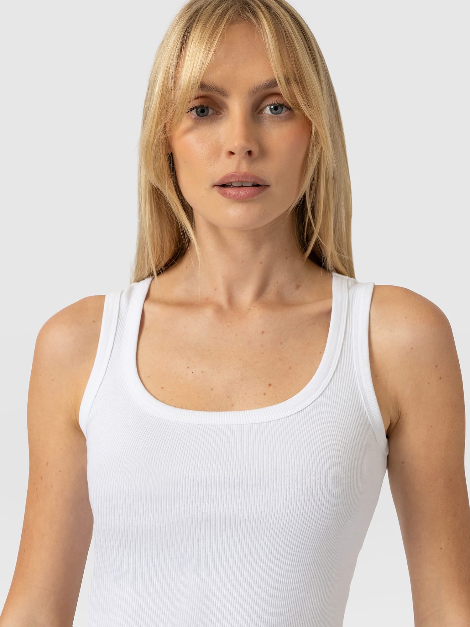 Asher Scoop Neck Vest White - Women's Vests | Saint and Sofia® EU