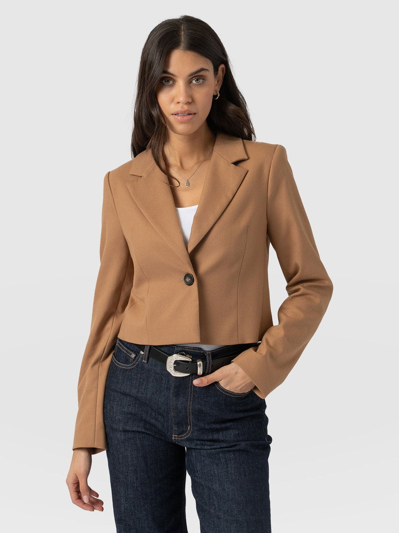 Astrid Crop Blazer Tan - Women's Blazers | Saint + Sofia® EU