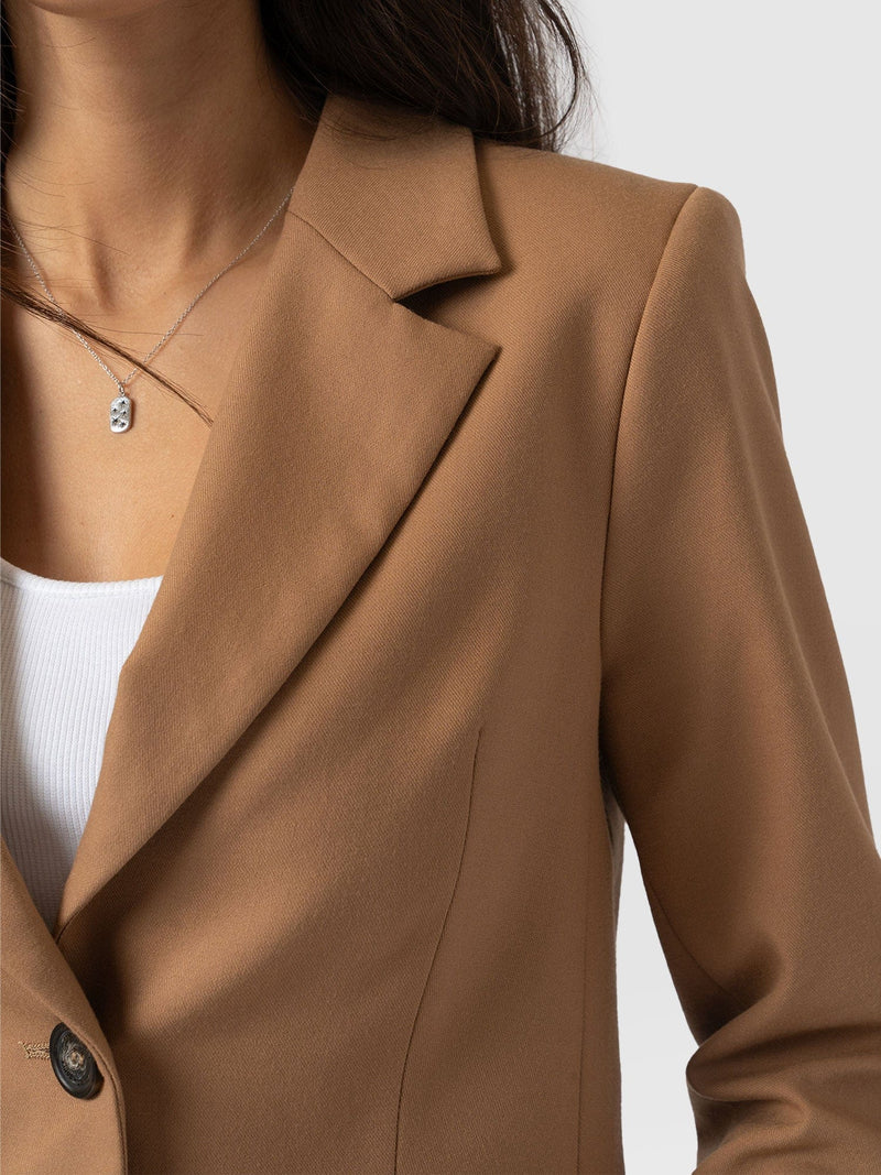 Astrid Crop Blazer Tan - Women's Blazers | Saint + Sofia® EU