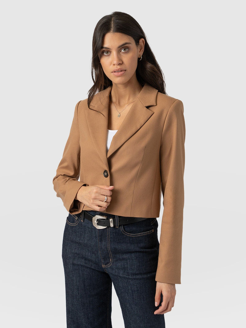 Astrid Crop Blazer Tan - Women's Blazers | Saint + Sofia® EU