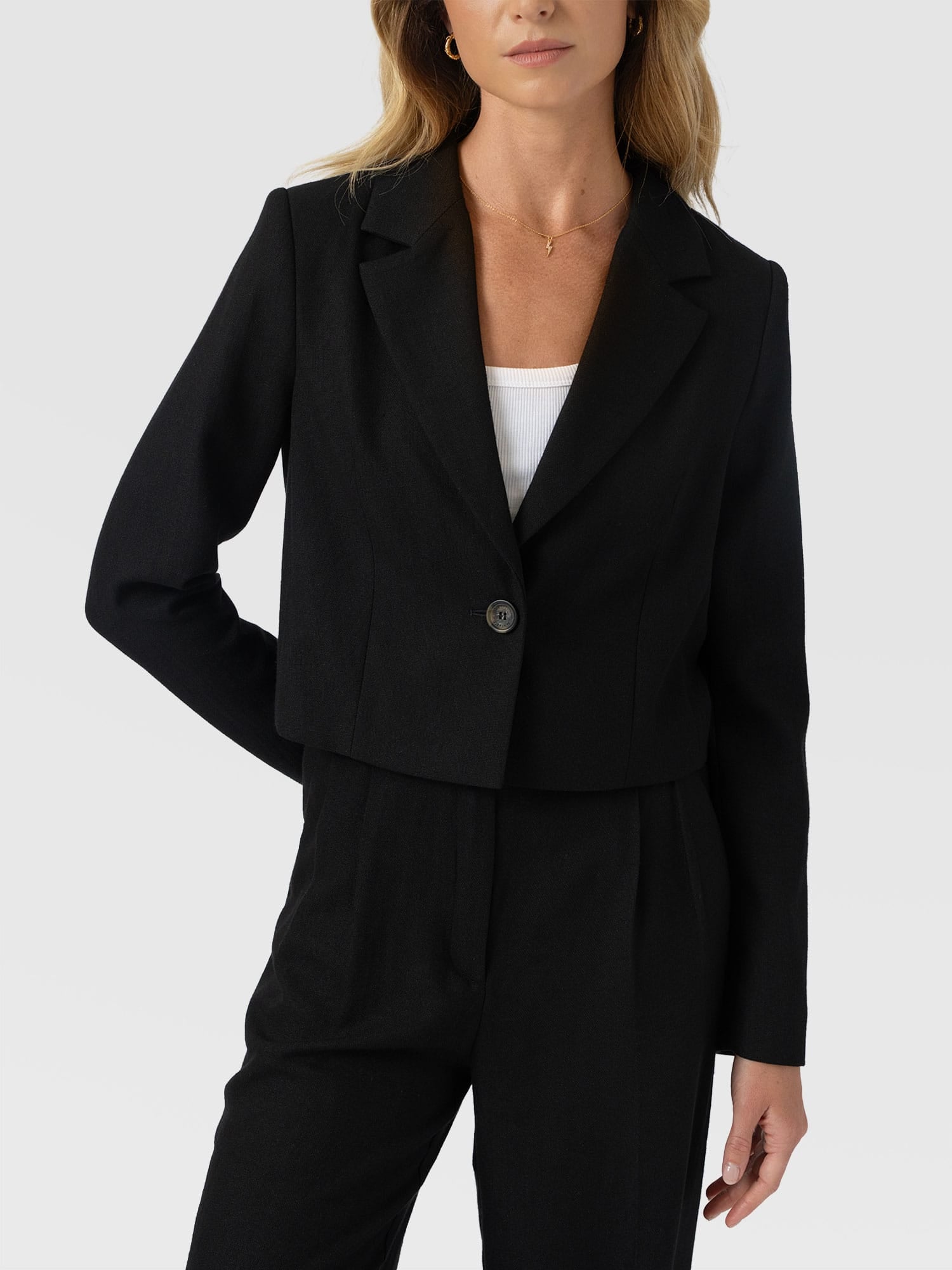 Astrid Cropped Blazer - Black - Women's Jackets | Saint + Sofia® EU