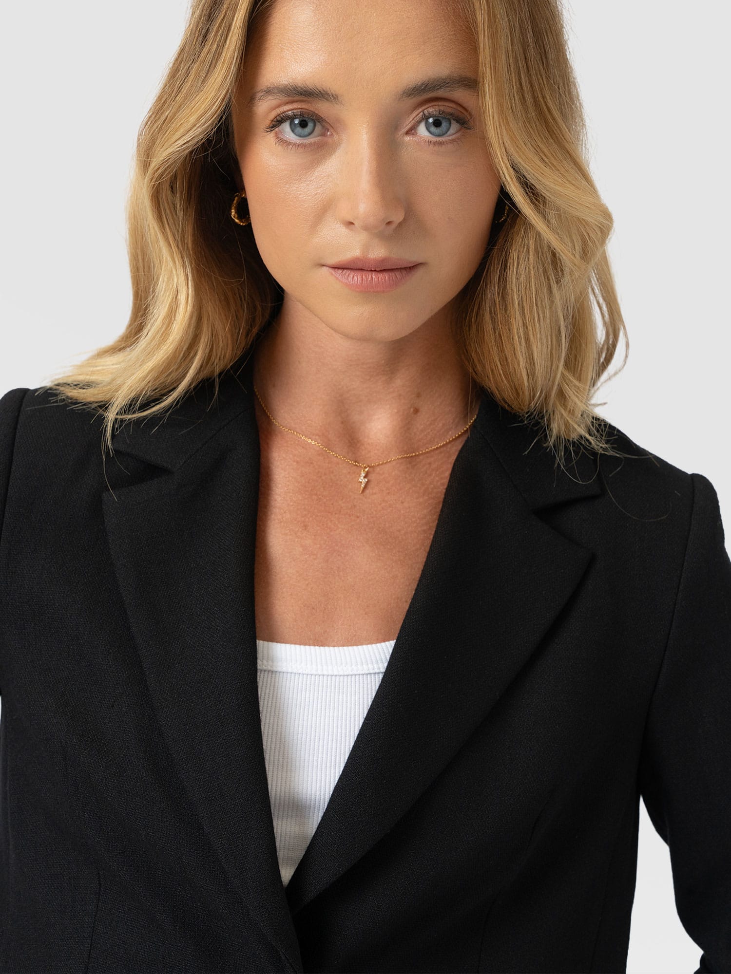 Astrid Cropped Blazer - Black - Women's Jackets | Saint + Sofia® EU