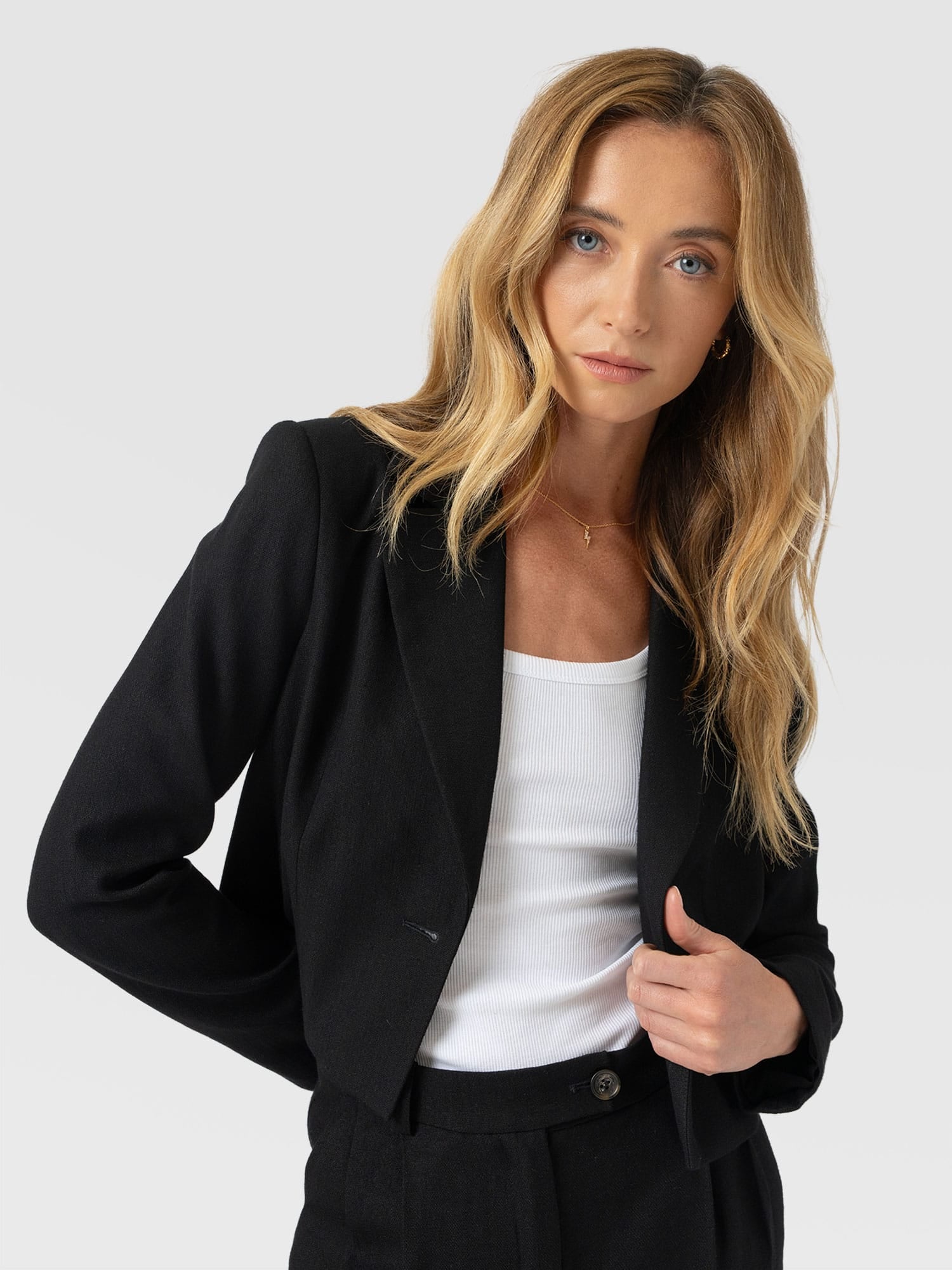 Astrid Cropped Blazer - Black - Women's Jackets | Saint + Sofia® EU