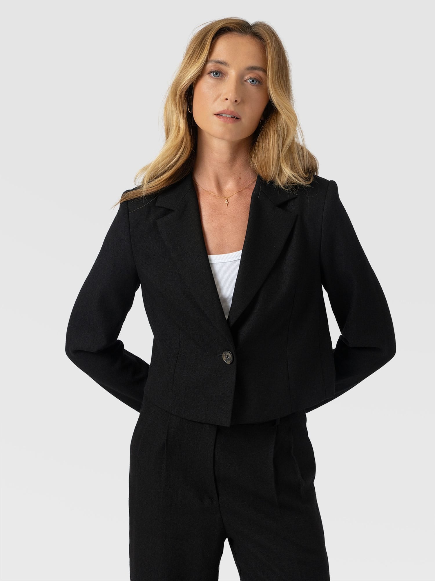 Astrid Cropped Blazer - Black - Women's Jackets | Saint + Sofia® EU