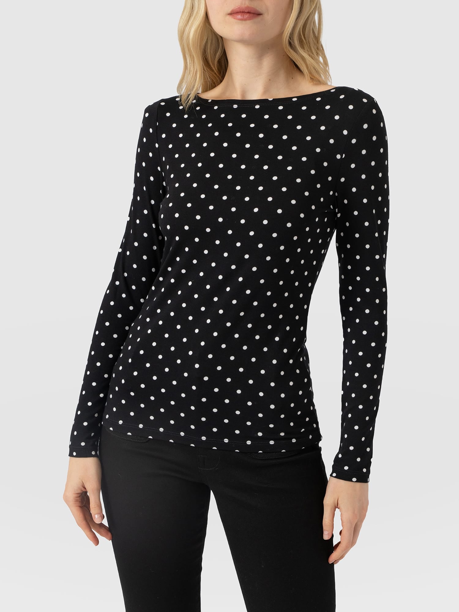 Austen Boat Neck Long Sleeve Tee - Black Polka Dot - Women's T-shirts | Saint and Sofia® EU