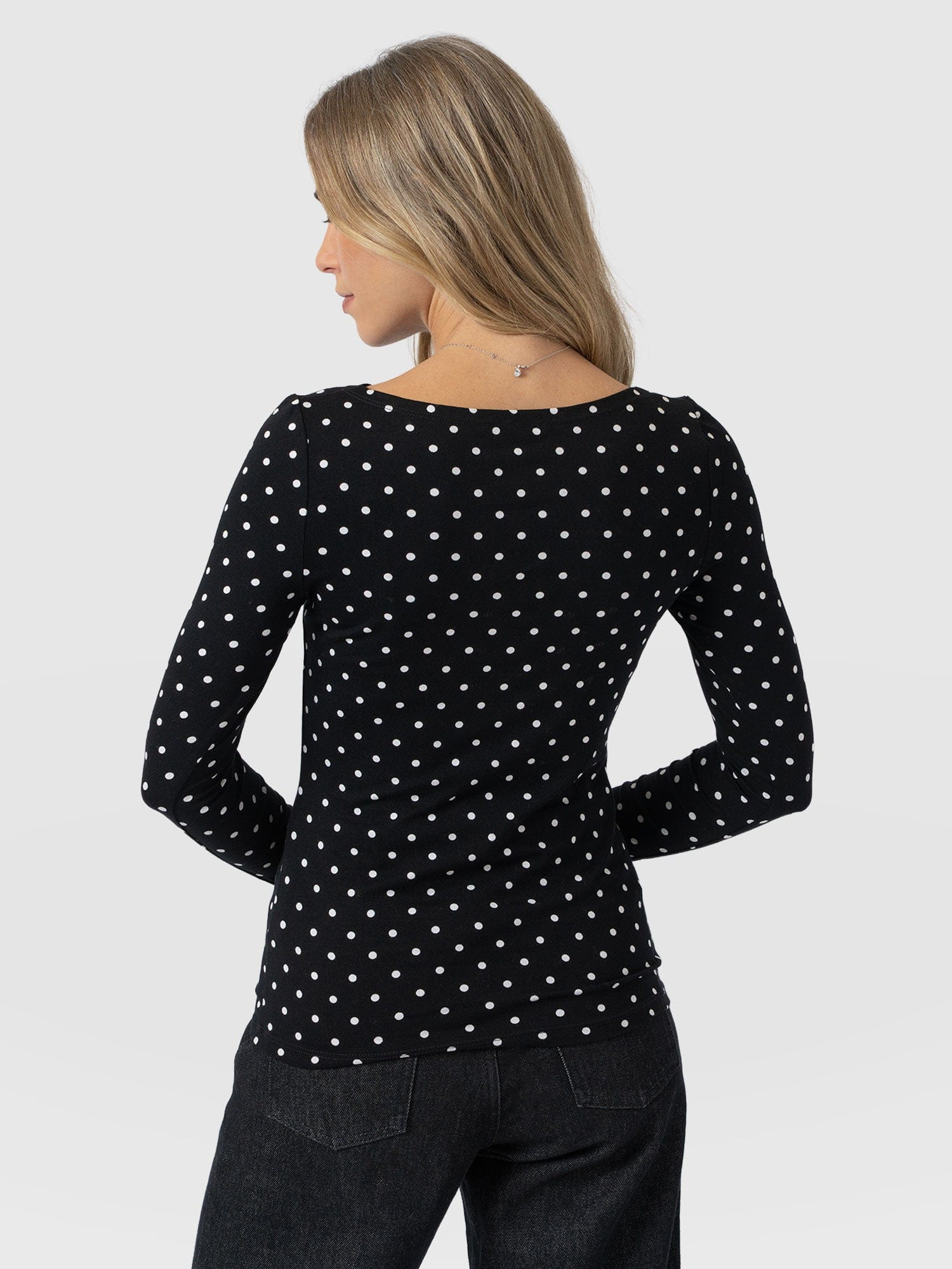 Austen Boat Neck Long Sleeve Tee - Black Polka Dot - Women's T-shirts | Saint + Sofia® EU