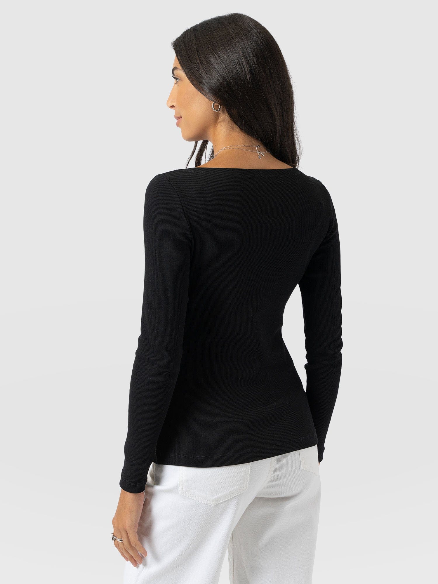 Austen Boat Neck Long Sleeve Tee - Black - Women's T-shirts | Saint + Sofia® EU