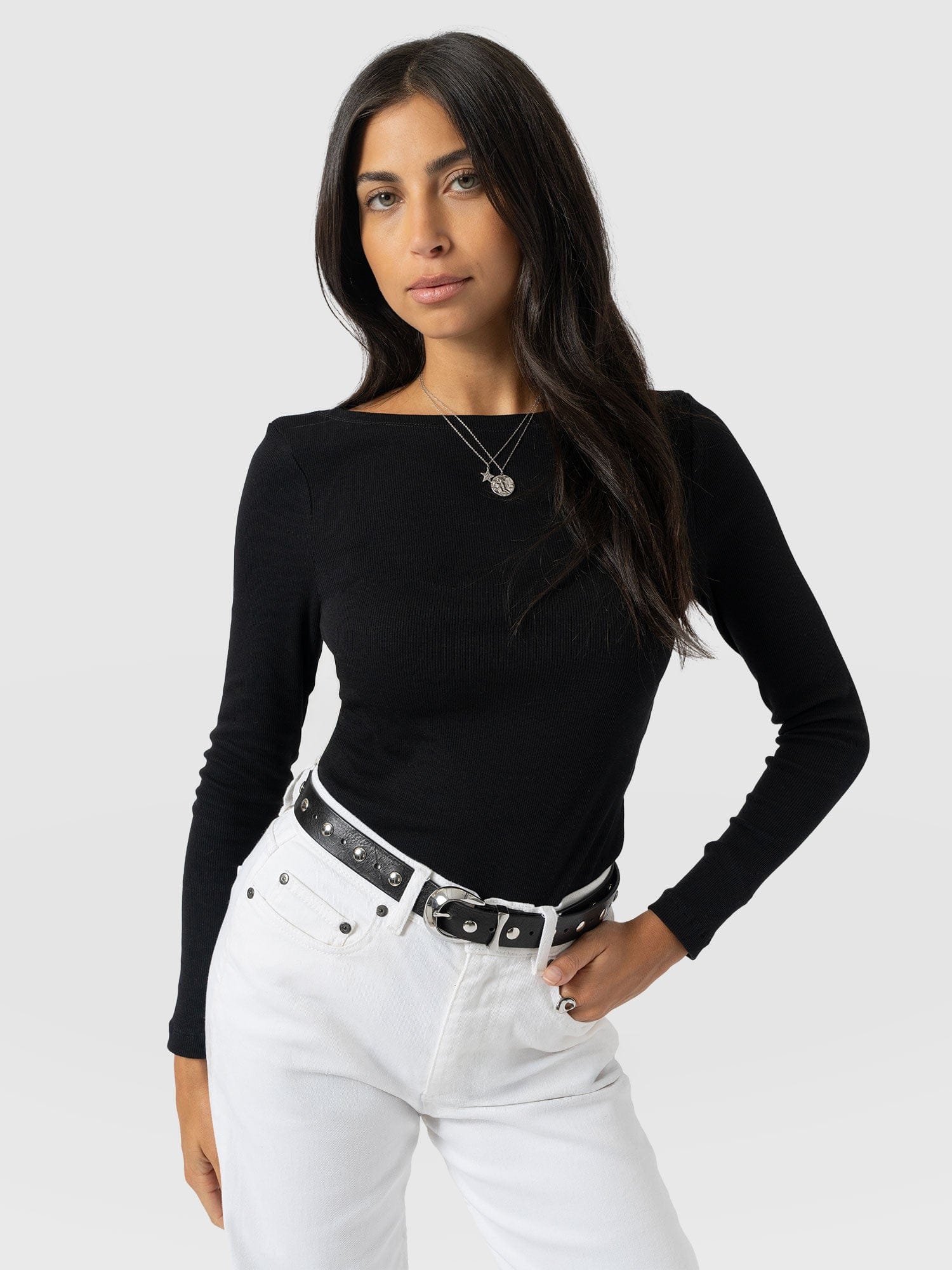 Austen Boat Neck Long Sleeve Tee - Black - Women's T-shirts | Saint + Sofia® EU