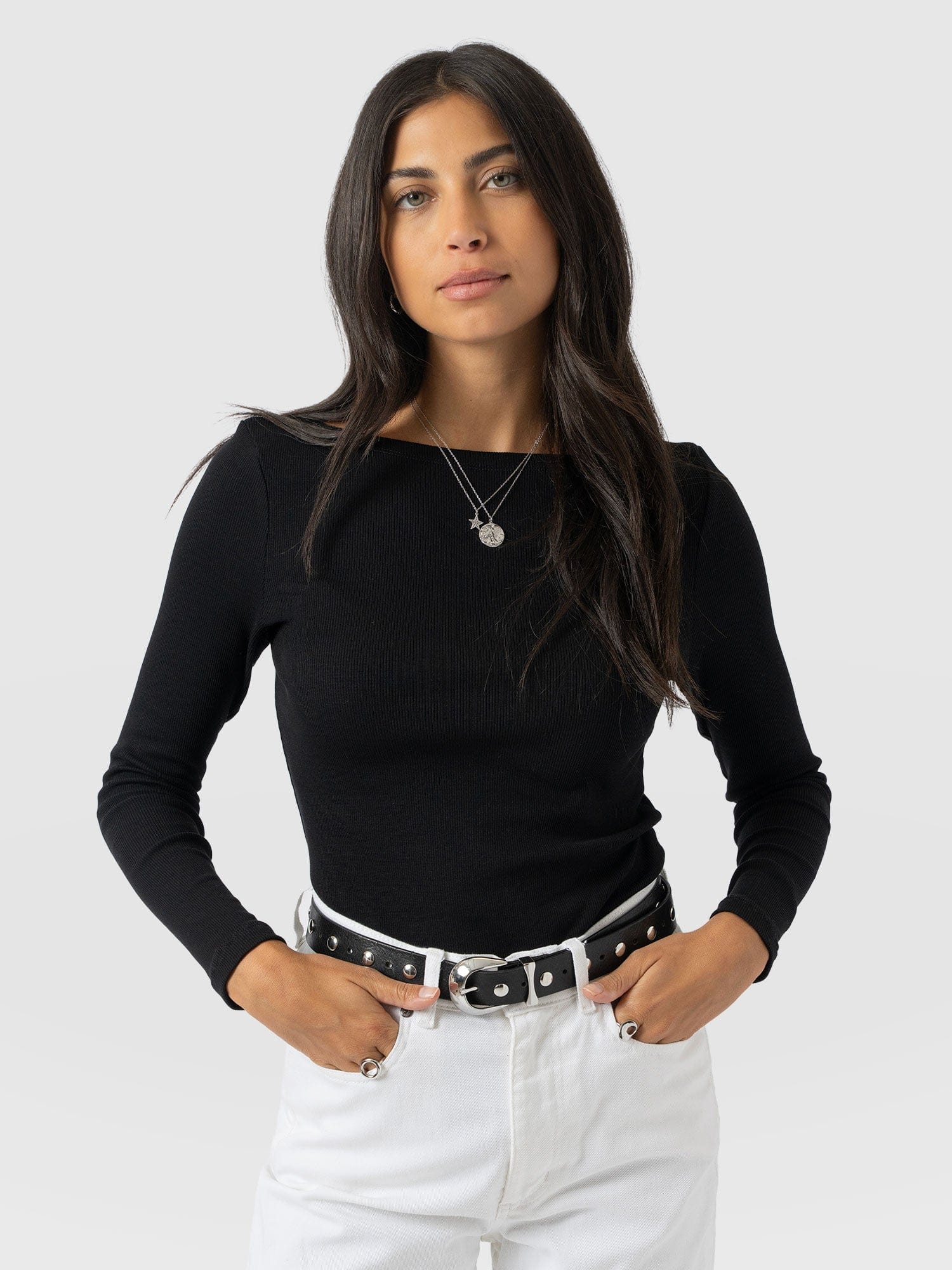 Austen Boat Neck Long Sleeve Tee - Black - Women's T-shirts | Saint + Sofia® EU