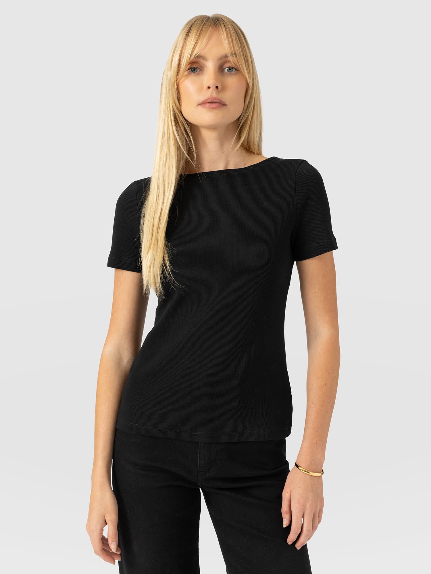 Austen Boat Neck Short Sleeve Tee - Black - Women's T-shirts | Saint and Sofia® EU