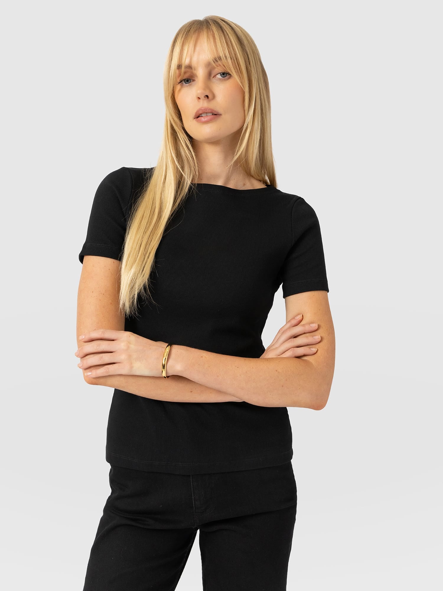 Austen Boat Neck Short Sleeve Tee - Black - Women's T-shirts | Saint and Sofia® EU