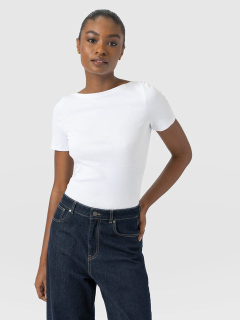 Austen Boat Neck Short Sleeve Tee - White - Women's T-shirts | Saint and Sofia® EU
