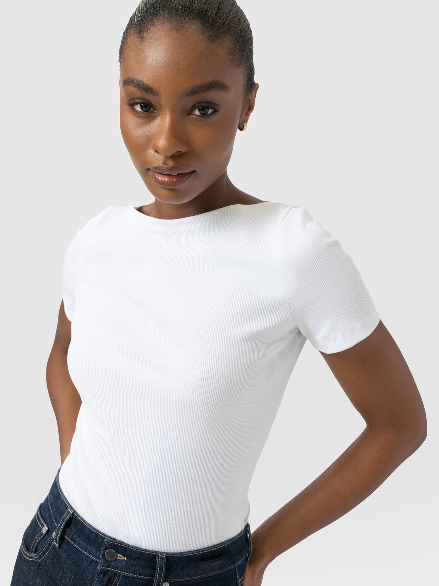 Austen Boat Neck Short Sleeve Tee - White - Women's T-shirts | Saint and Sofia® EU