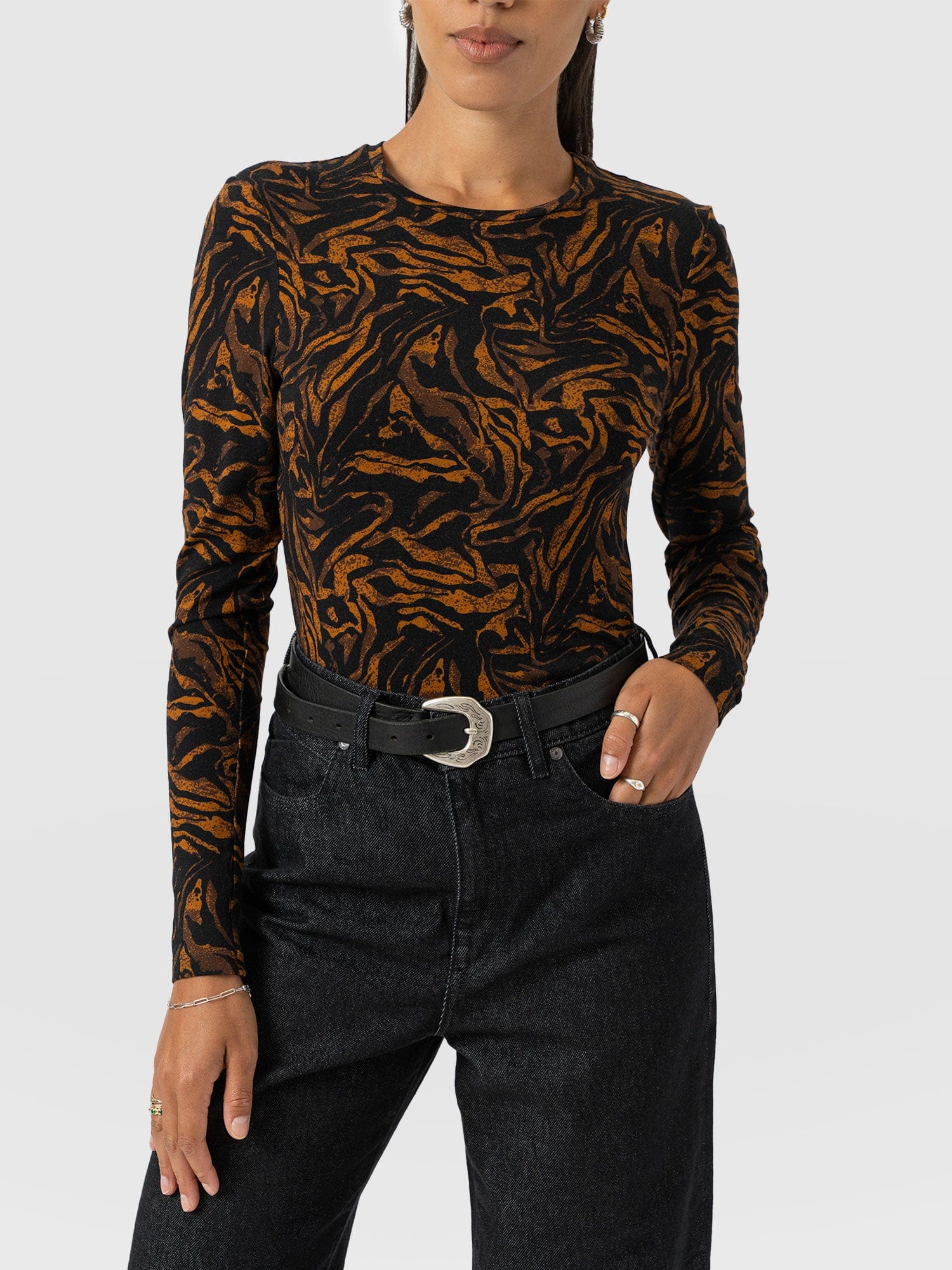 Austen Crew Neck Long Sleeve Tee - Brown Zebra - Women's T-shirts | Saint + Sofia® EU