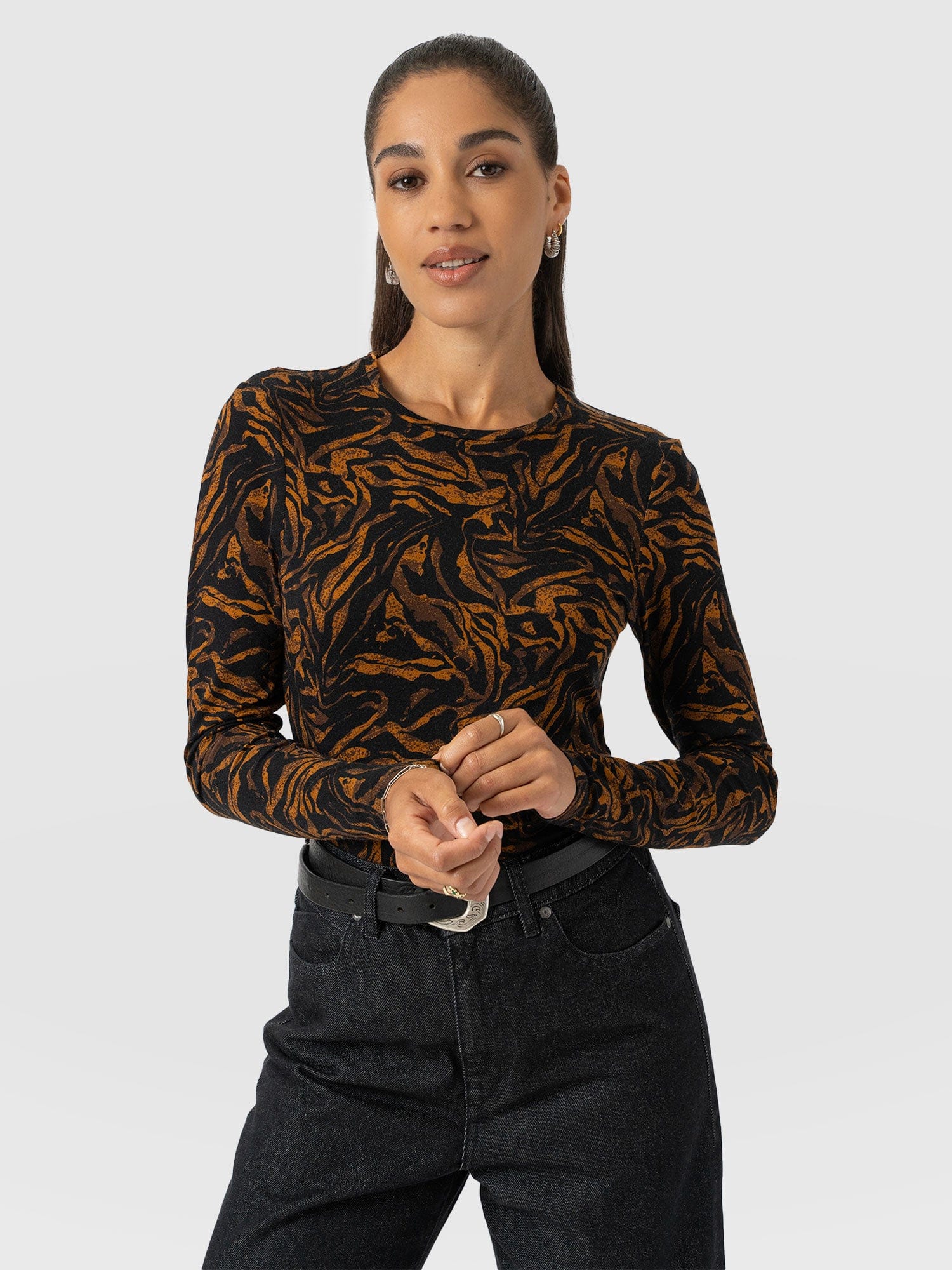 Austen Crew Neck Long Sleeve Tee - Brown Zebra - Women's T-shirts | Saint + Sofia® EU