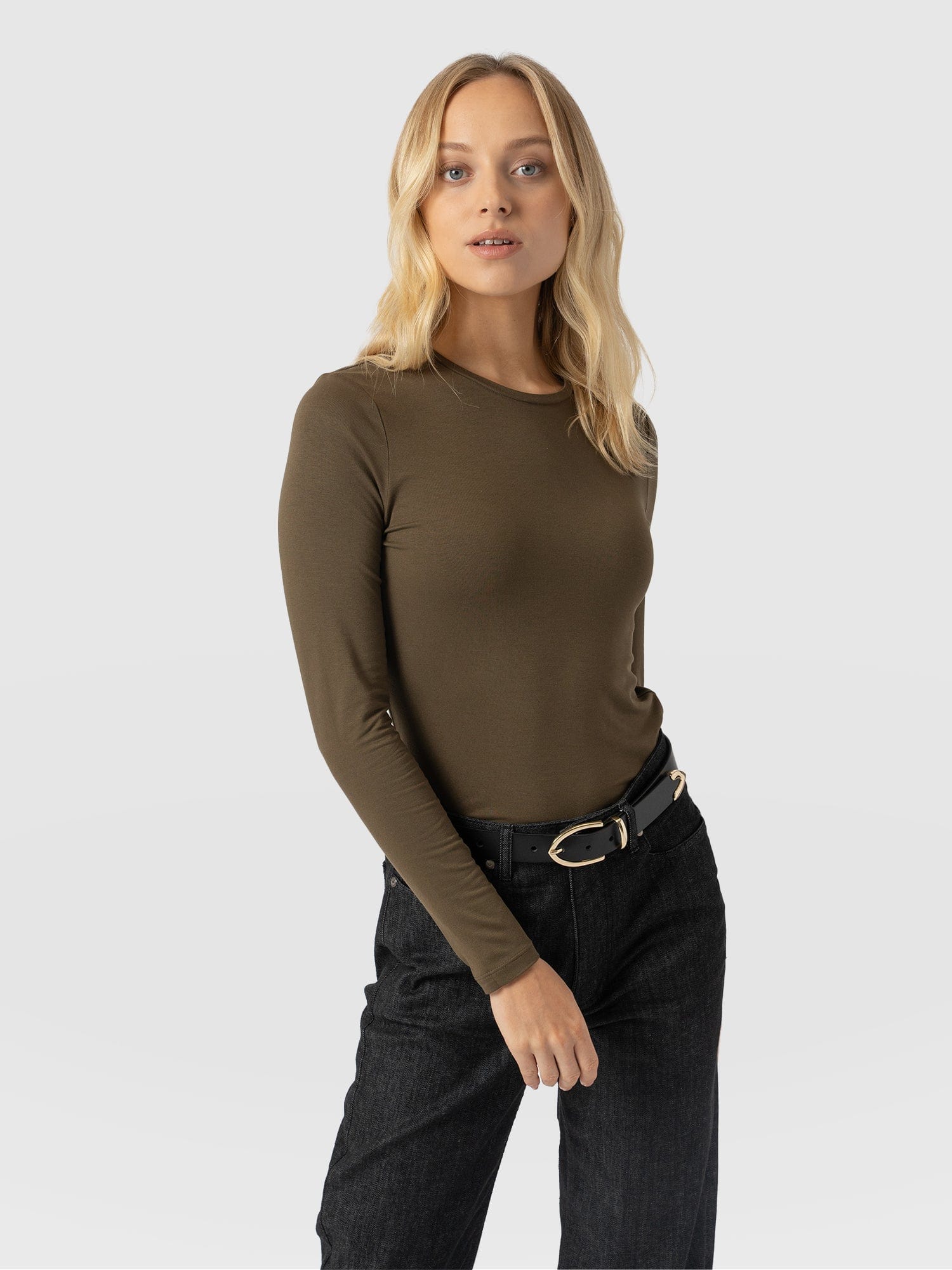 Austen Crew Neck Long Sleeve Tee Khaki - Women's Tops | Saint + Sofia® EU