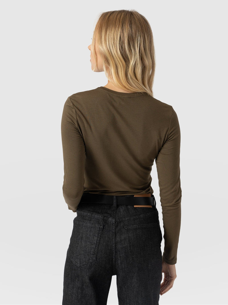 Austen Crew Neck Long Sleeve Tee Khaki - Women's Tops | Saint + Sofia® EU