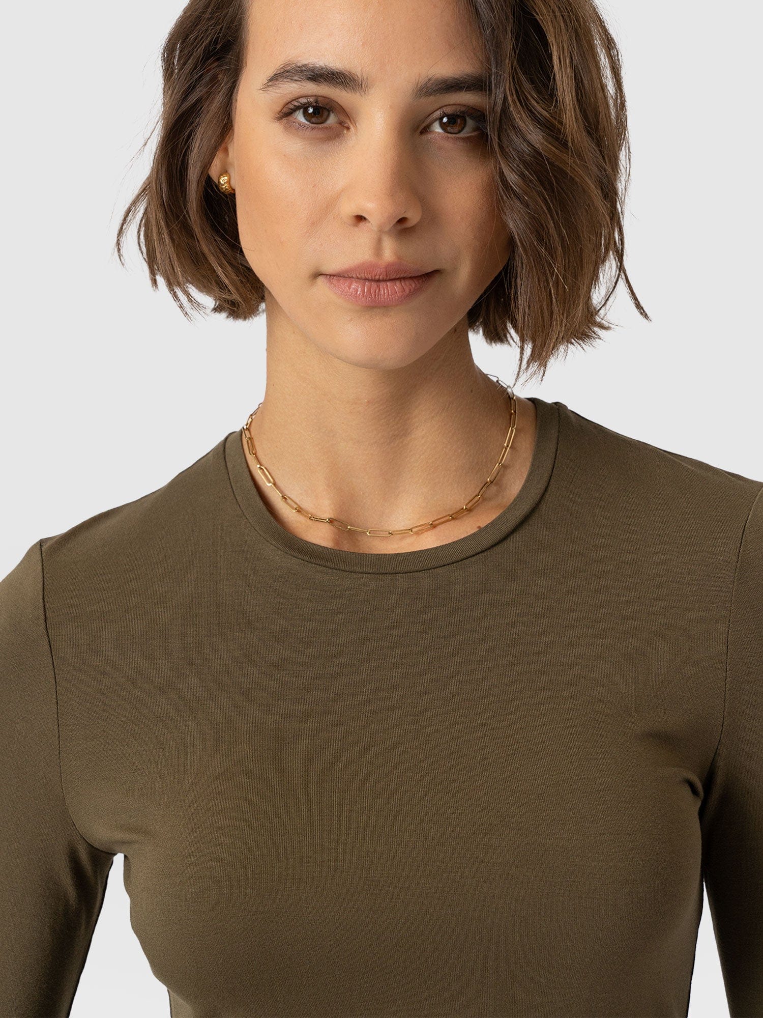 Austen Crew Neck Long Sleeve Tee Khaki - Women's Tops | Saint + Sofia® EU