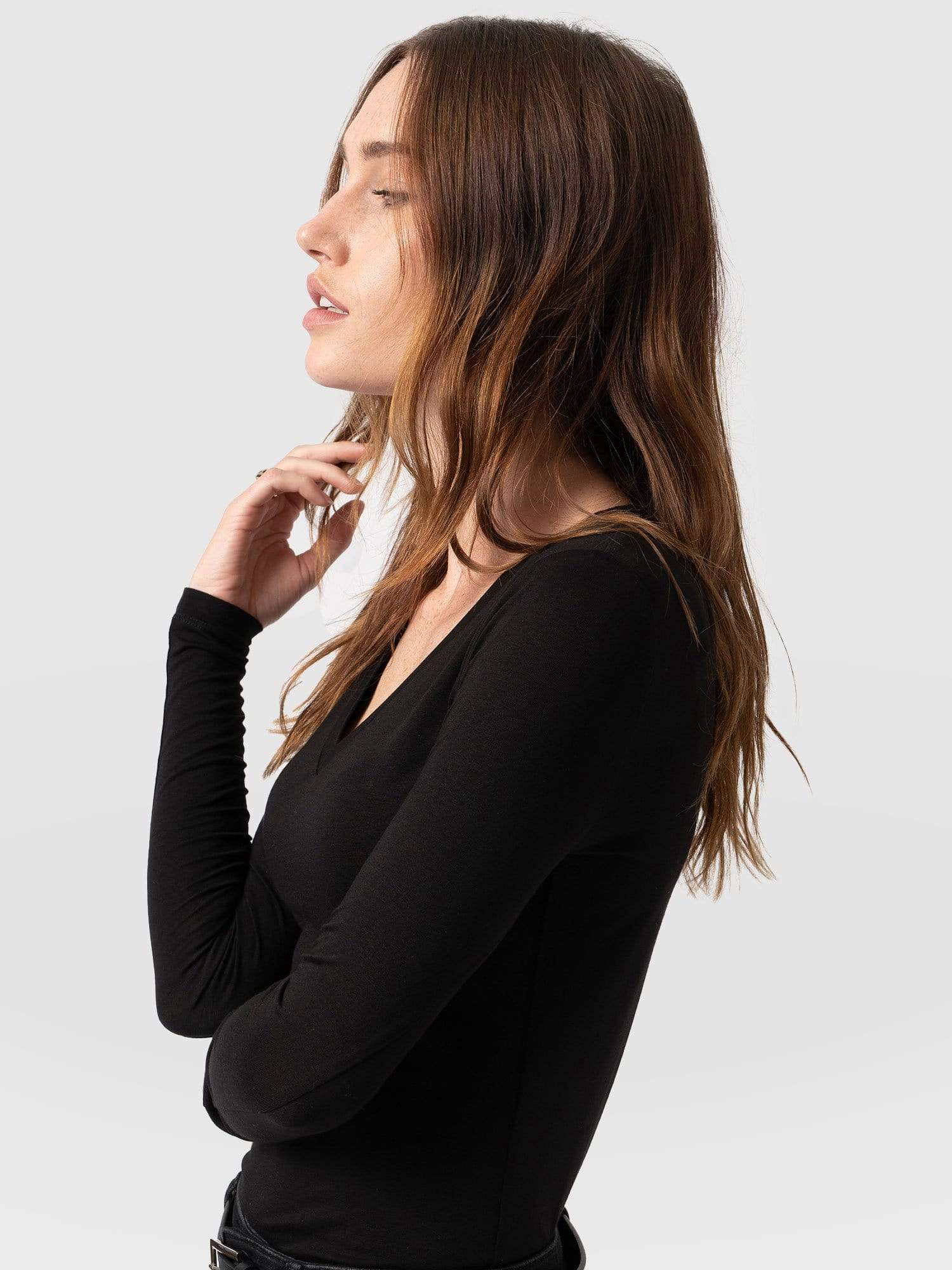 Austen V Neck Tee Black - Women's T-Shirt | Saint + Sofia® EU