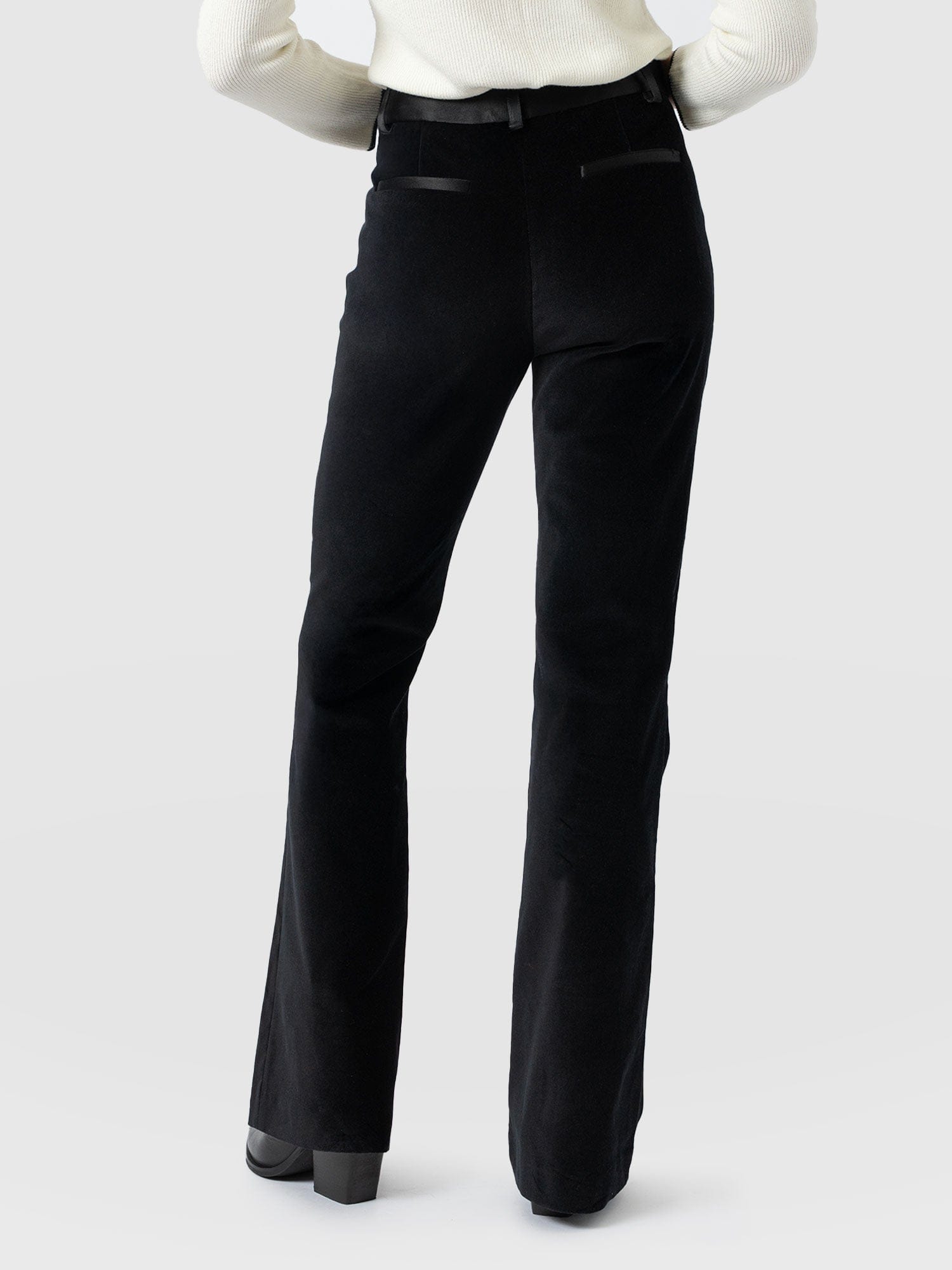 Axel Flared Pant - Black Velvet - Women's Trousers | Saint + Sofia® EU