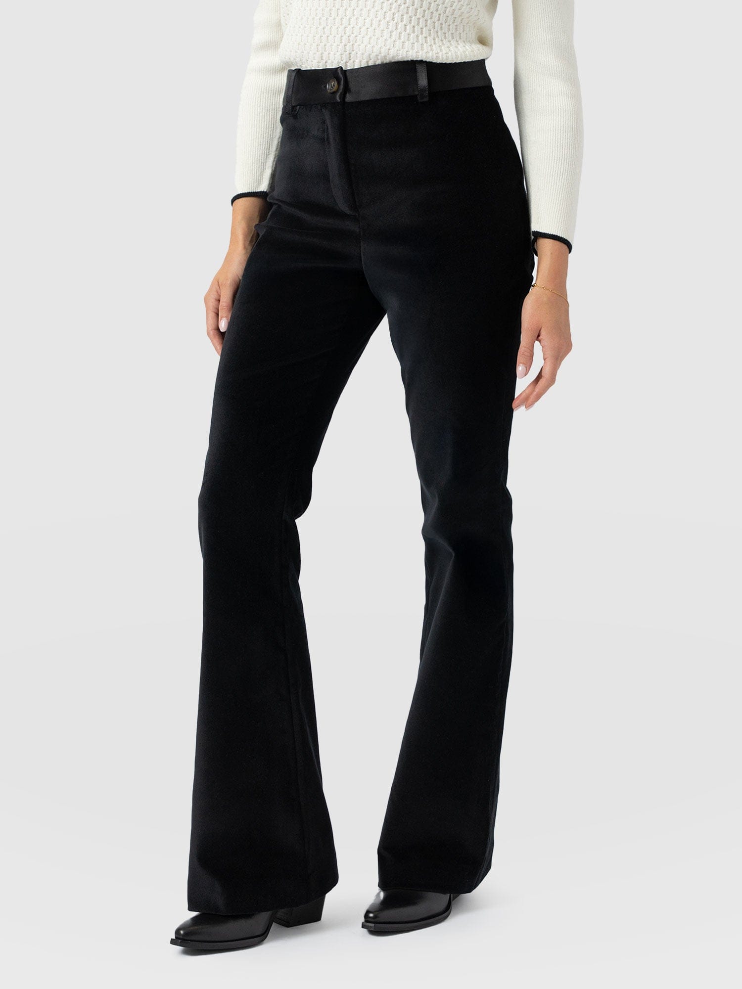 Axel Flared Pant - Black Velvet - Women's Trousers | Saint + Sofia® EU