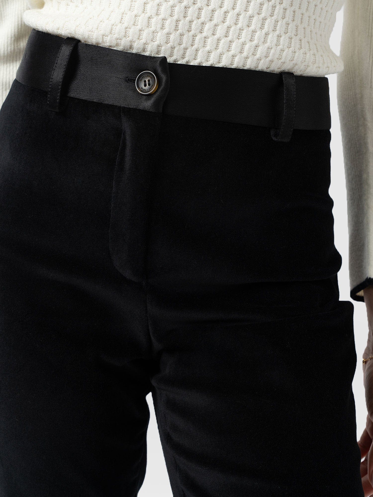 Axel Flared Pant - Black Velvet - Women's Trousers | Saint + Sofia® EU