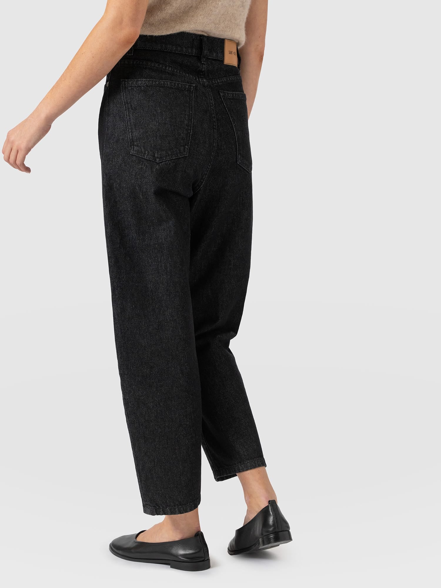 Barrel Leg Jean - Black - Women's Jeans | Saint and Sofia® EU