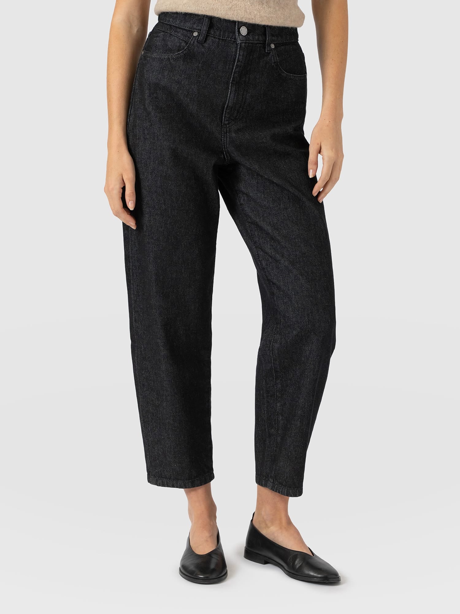 Barrel Leg Jean - Black - Women's Jeans | Saint and Sofia® EU
