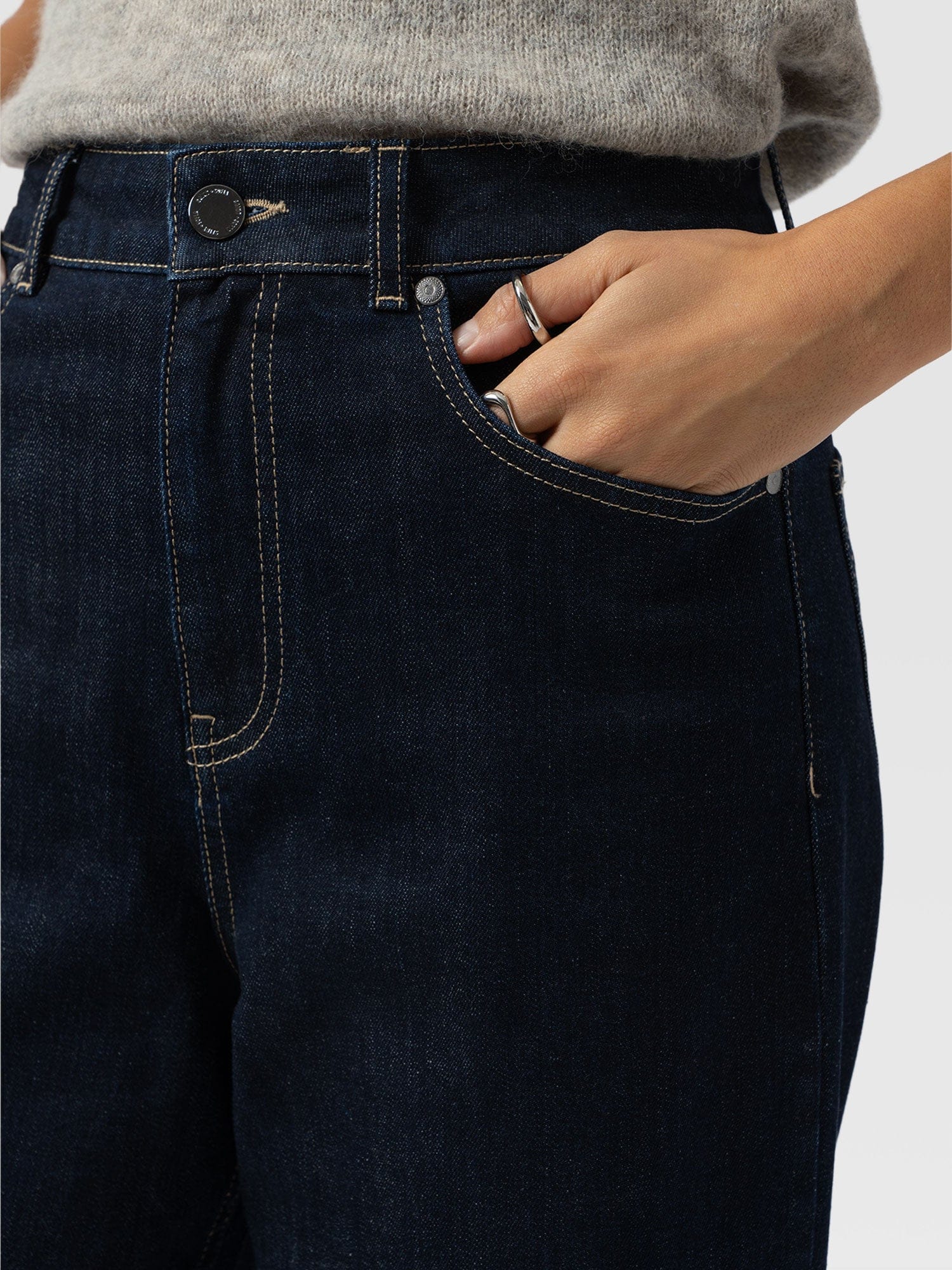 Barrel Leg Jean - Indigo - Women's Jeans | Saint + Sofia® EU