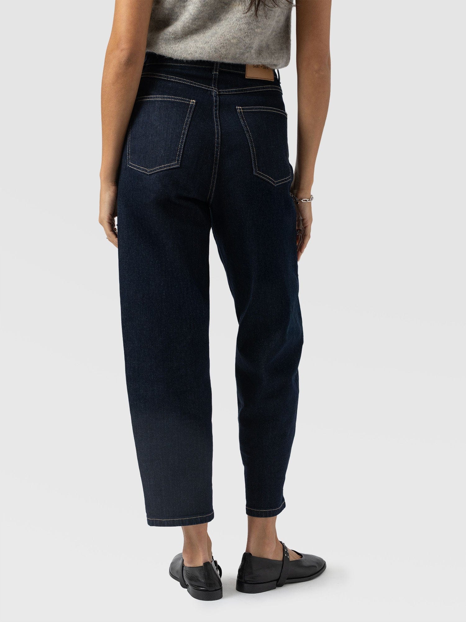 Barrel Leg Jean - Indigo - Women's Jeans | Saint + Sofia® EU