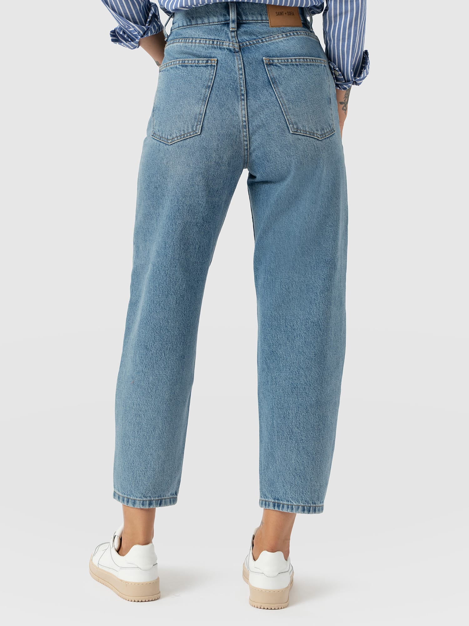 Barrel Leg Jean - Light Blue - Women's Denims | Saint and Sofia® EU