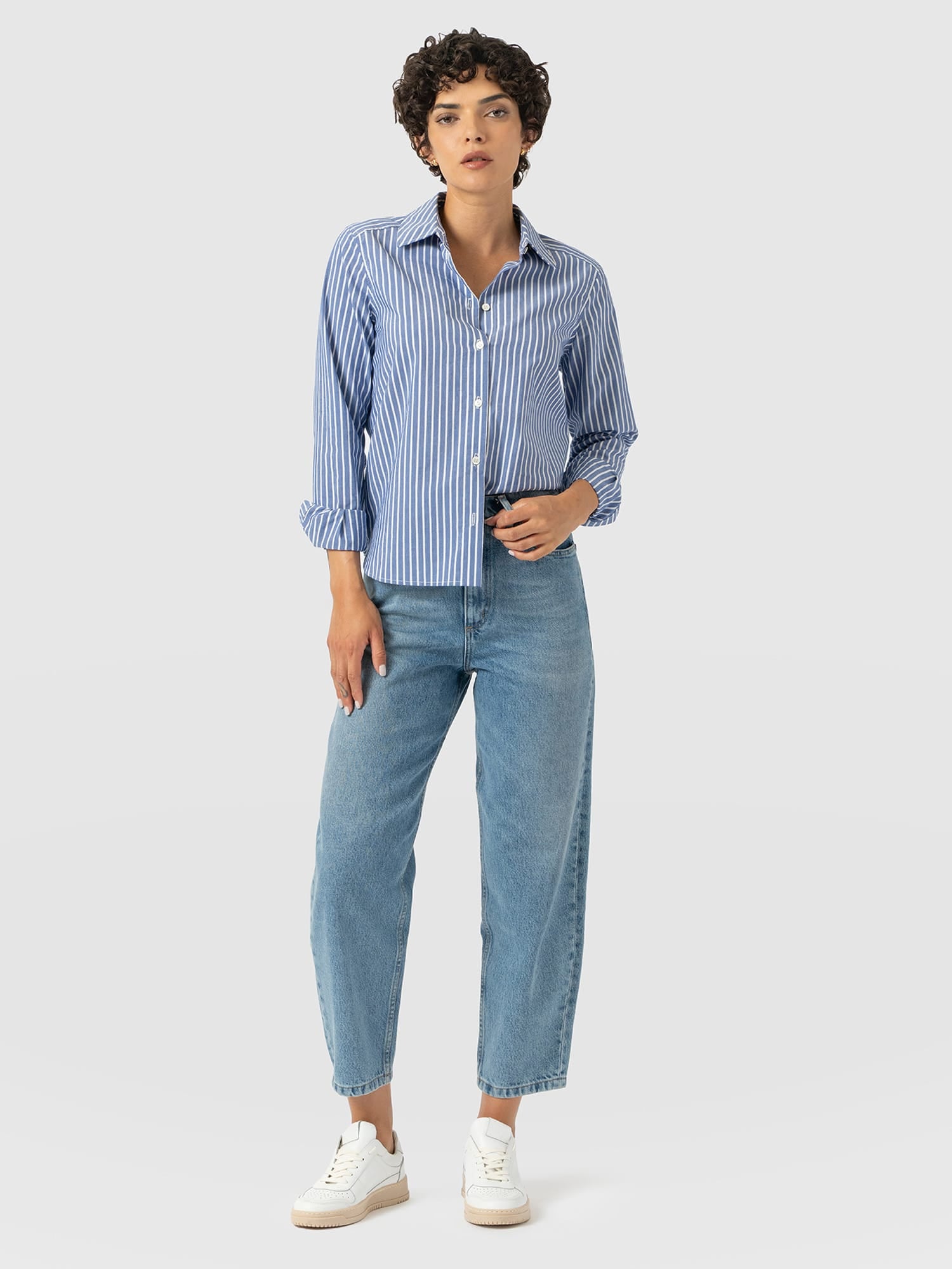 Barrel Leg Jean - Light Blue - Women's Denims | Saint and Sofia® EU