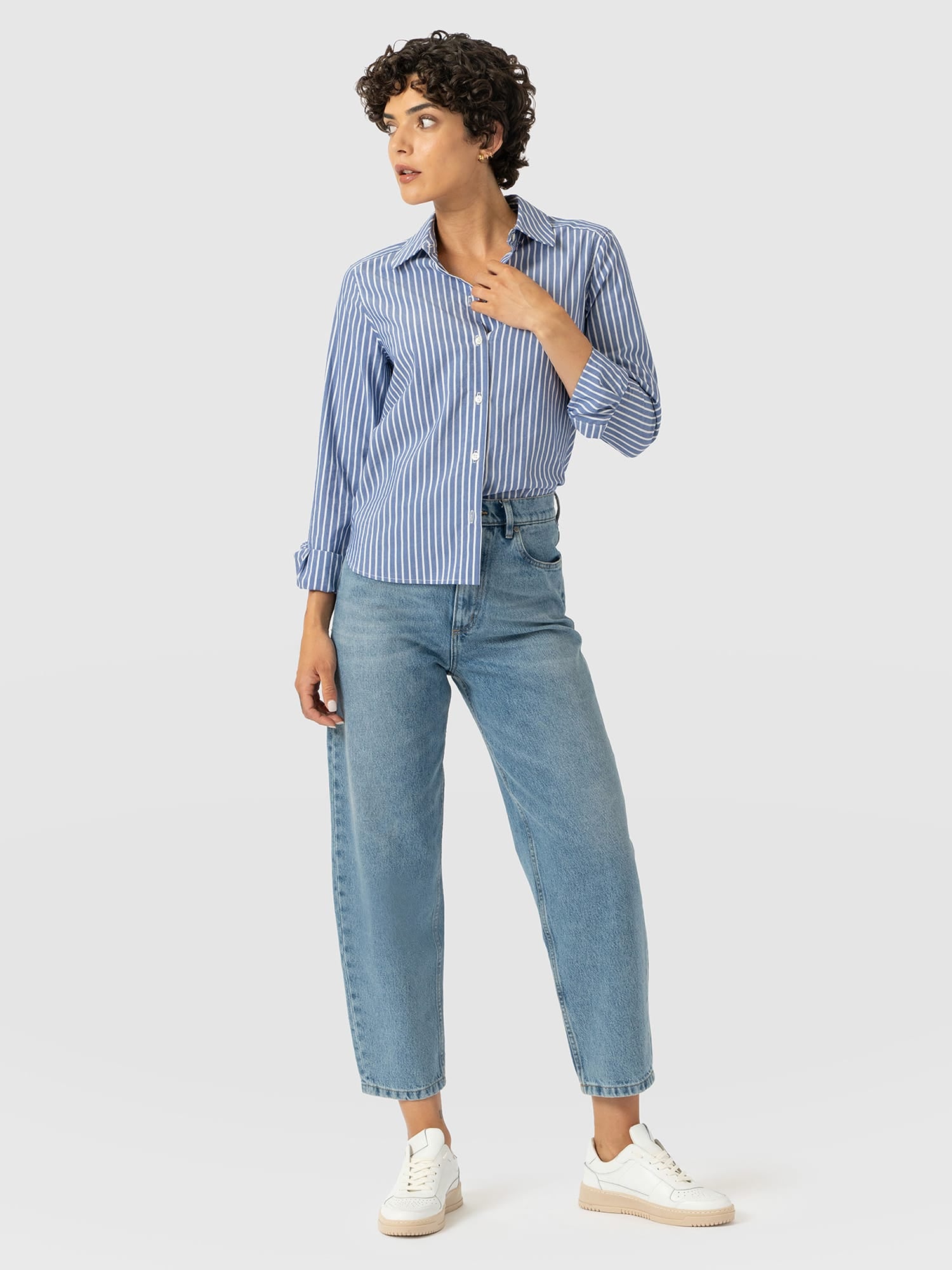Barrel Leg Jean - Light Blue - Women's Denims | Saint and Sofia® EU