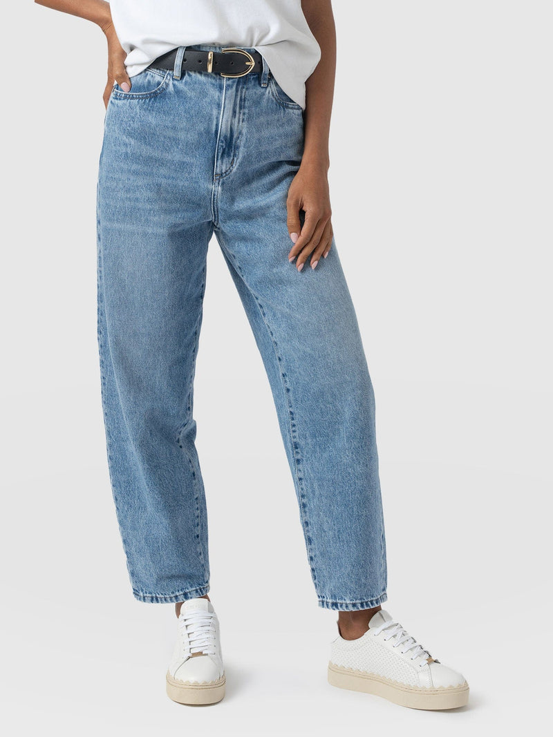 Barrel Leg Jean - Mid Blue - Women's Denims | Saint + Sofia® EU