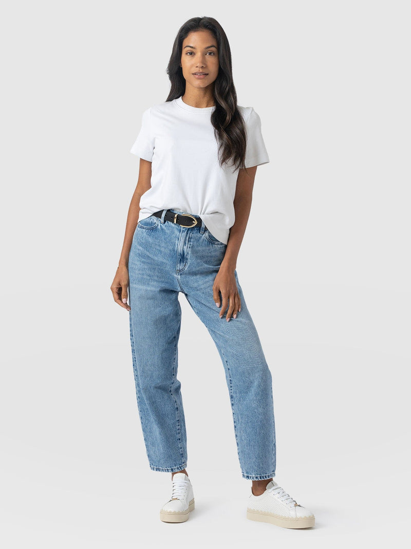 Barrel Leg Jean - Mid Blue - Women's Denims | Saint + Sofia® EU