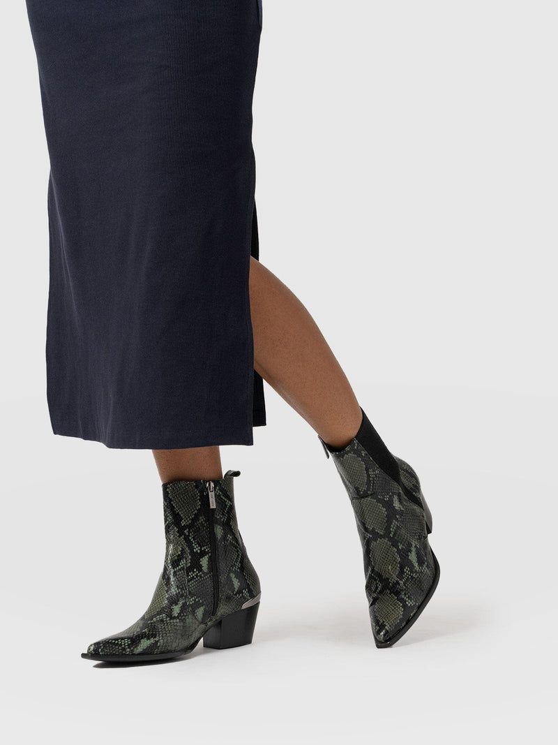 Billie Snake Boot Green - Women's Leather Boots | Saint + Sofia® EU