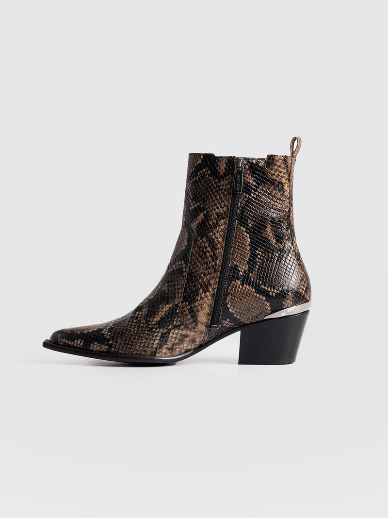 Billie Snake Boot Taupe - Women's Leather Boots | Saint + Sofia® EU