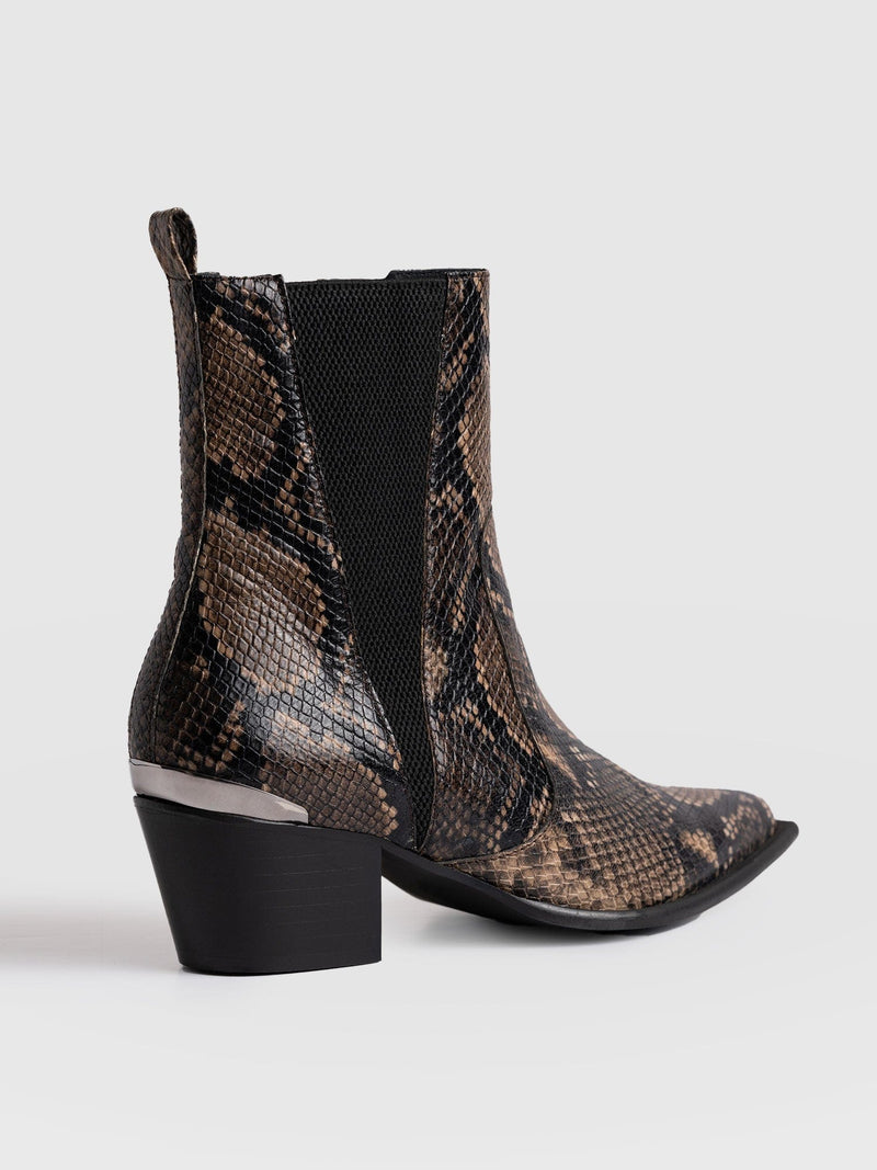 Billie Snake Boot Taupe - Women's Leather Boots | Saint + Sofia® EU