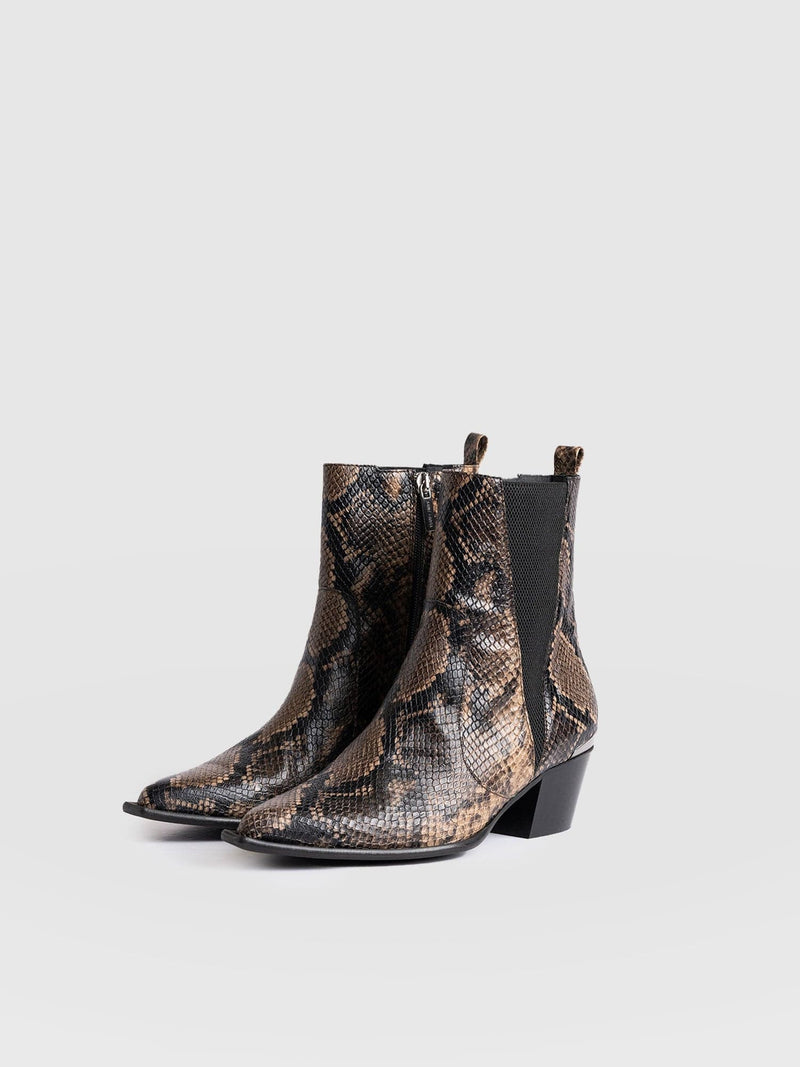 Billie Snake Boot Taupe - Women's Leather Boots | Saint + Sofia® EU