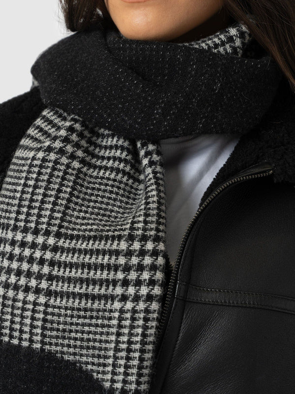 Blake Skull Scarf Black - Women's Scarves | Saint + Sofia® EU