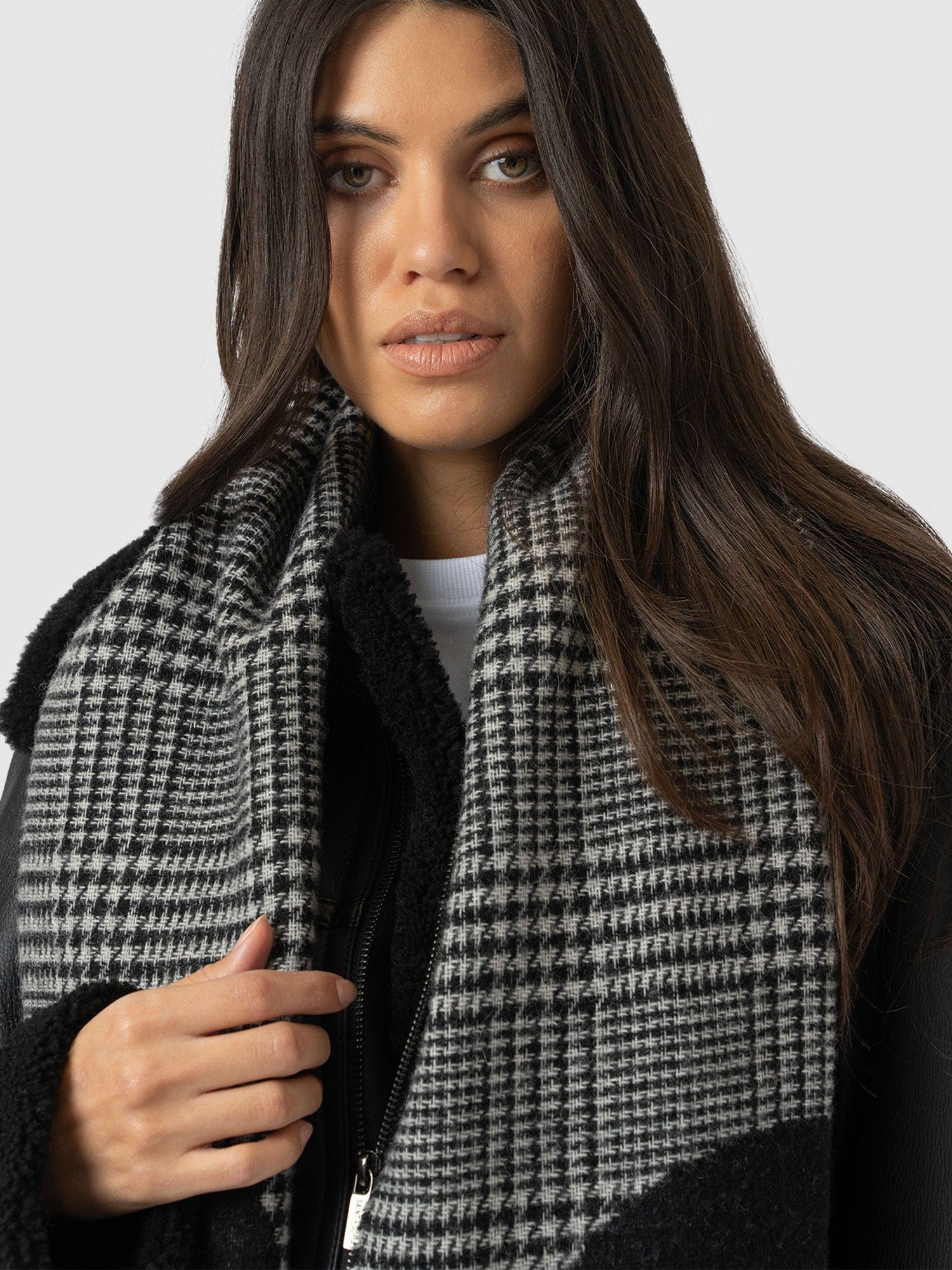 Blake Skull Scarf Black - Women's Scarves | Saint + Sofia® EU