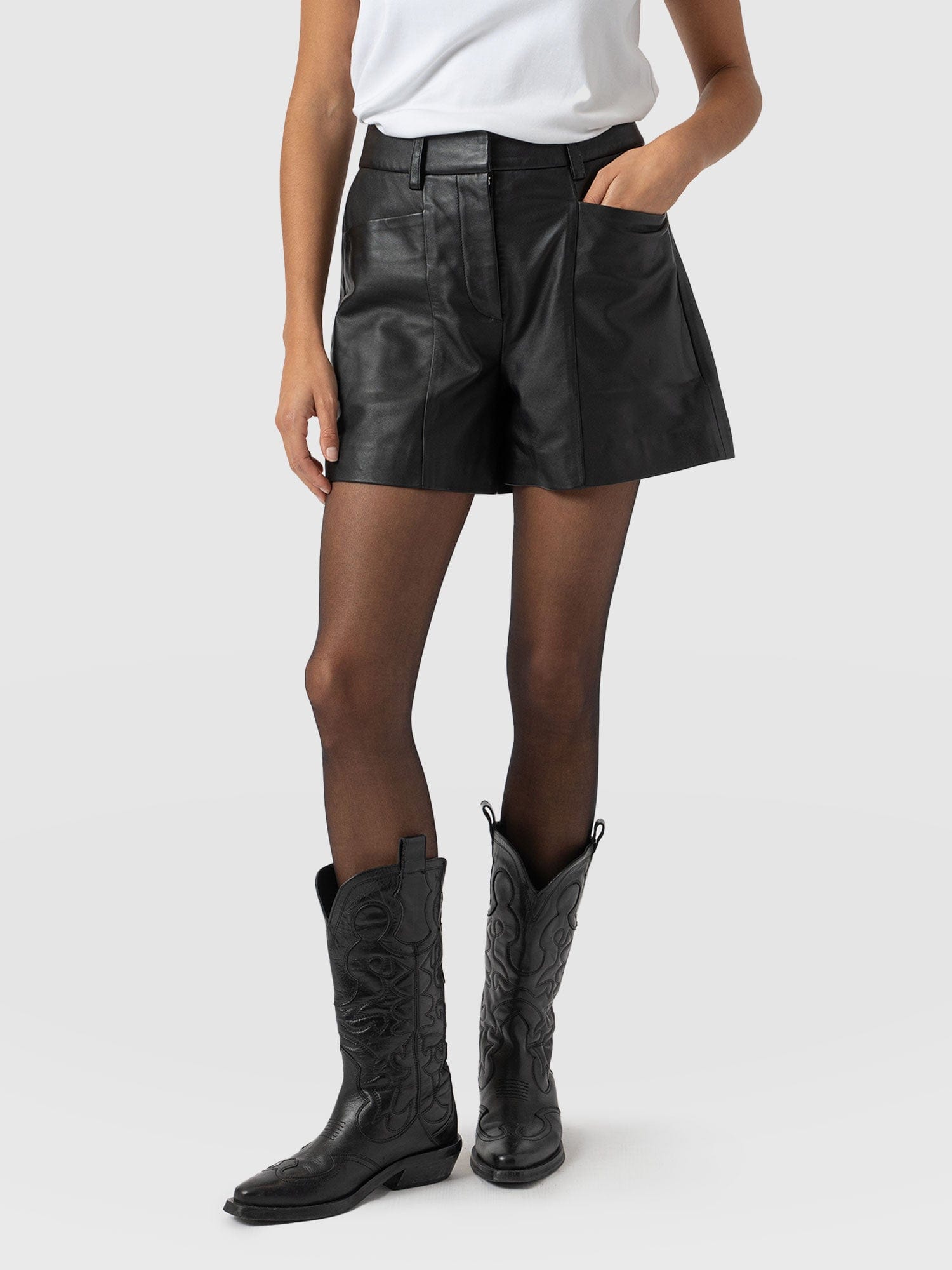 Bonham Leather Short Black - Women's Shorts | Saint + Sofia® EU