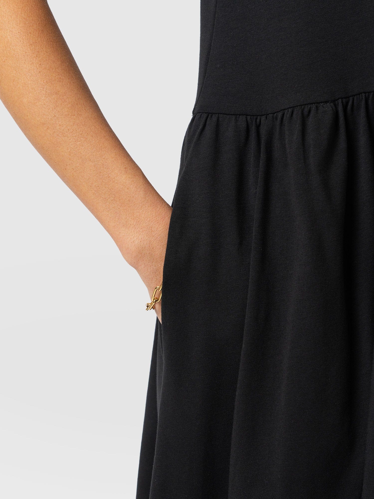 Bonnie V Neck Dress - Black - Women's Dresses | Saint + Sofia® EU