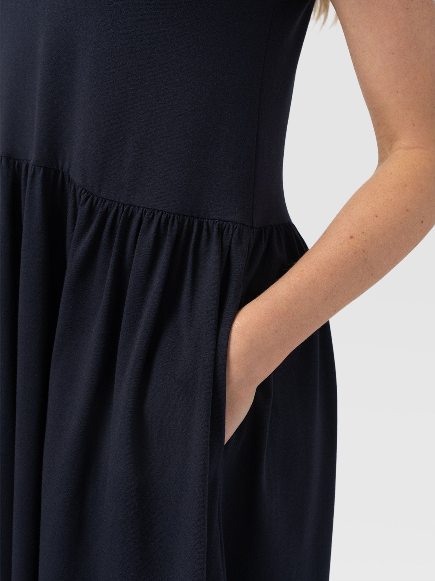 Bonnie V Neck Dress - Navy - Women's Dresses | Saint + Sofia® EU
